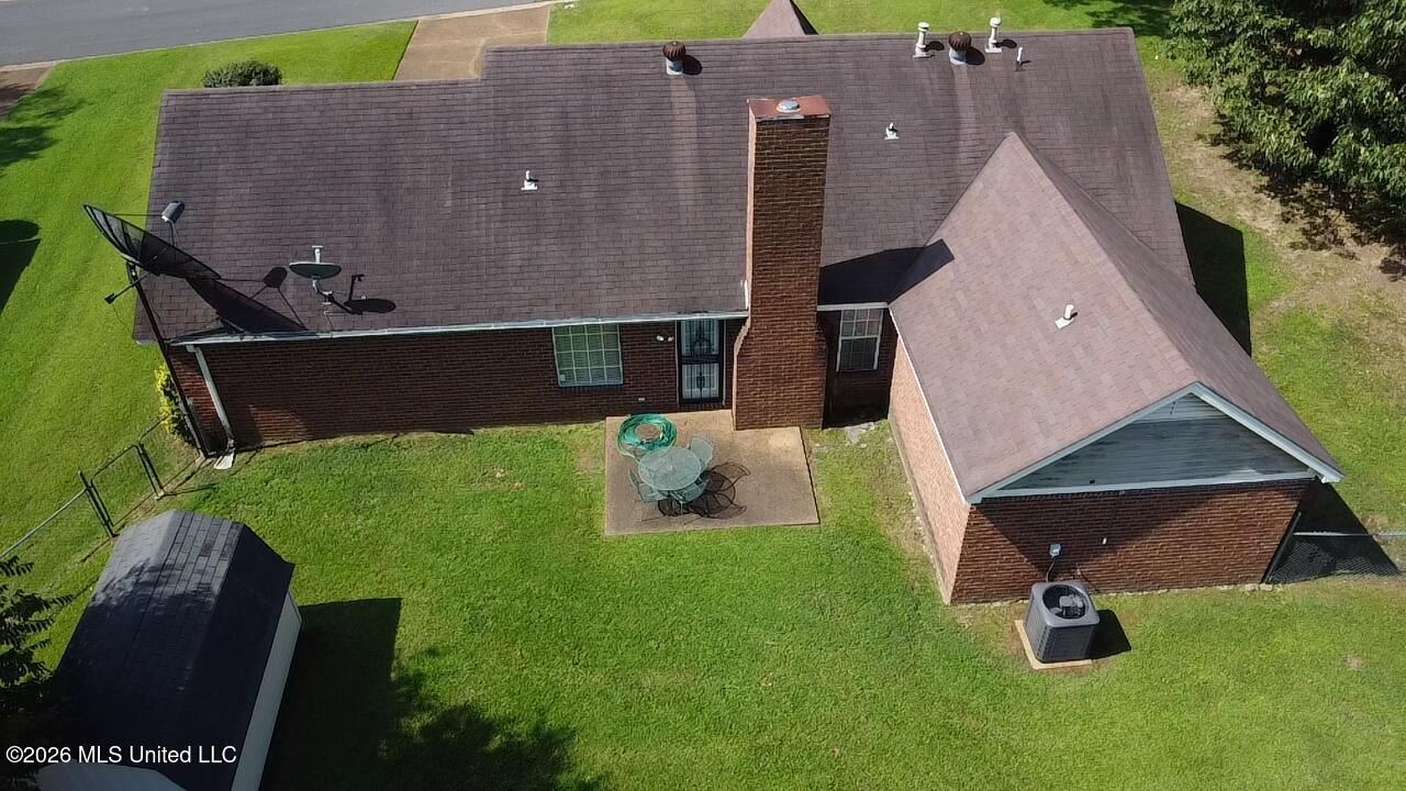 6850 Hickory Crest Drive Property Photo 4