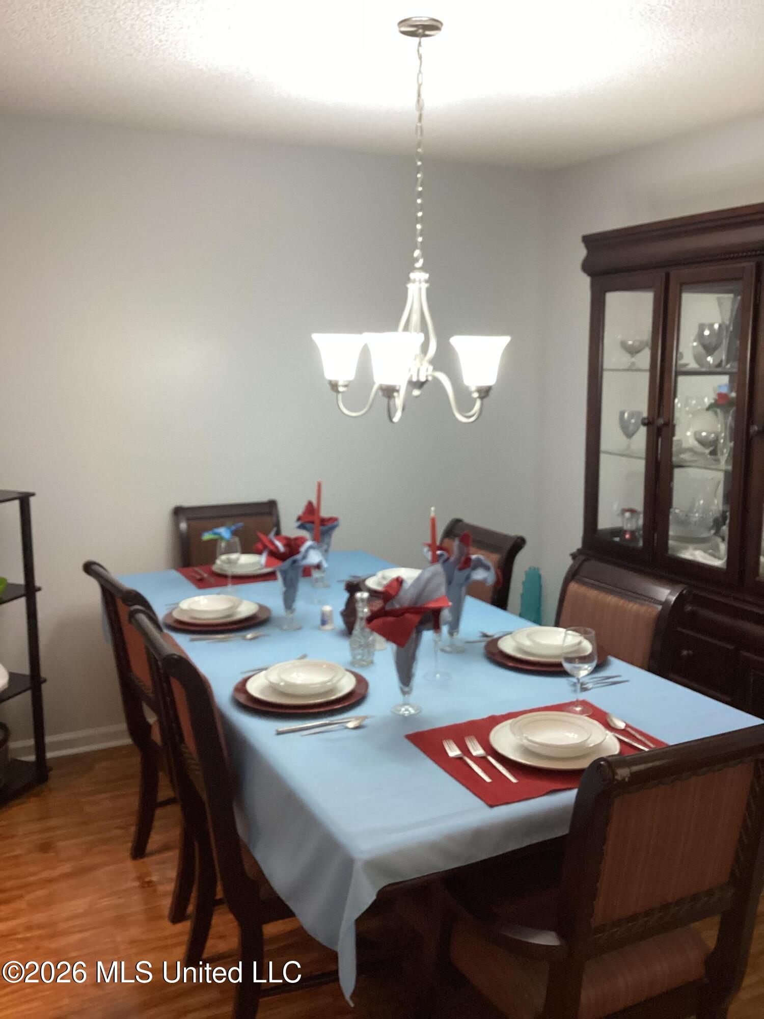 6850 Hickory Crest Drive Property Photo 7