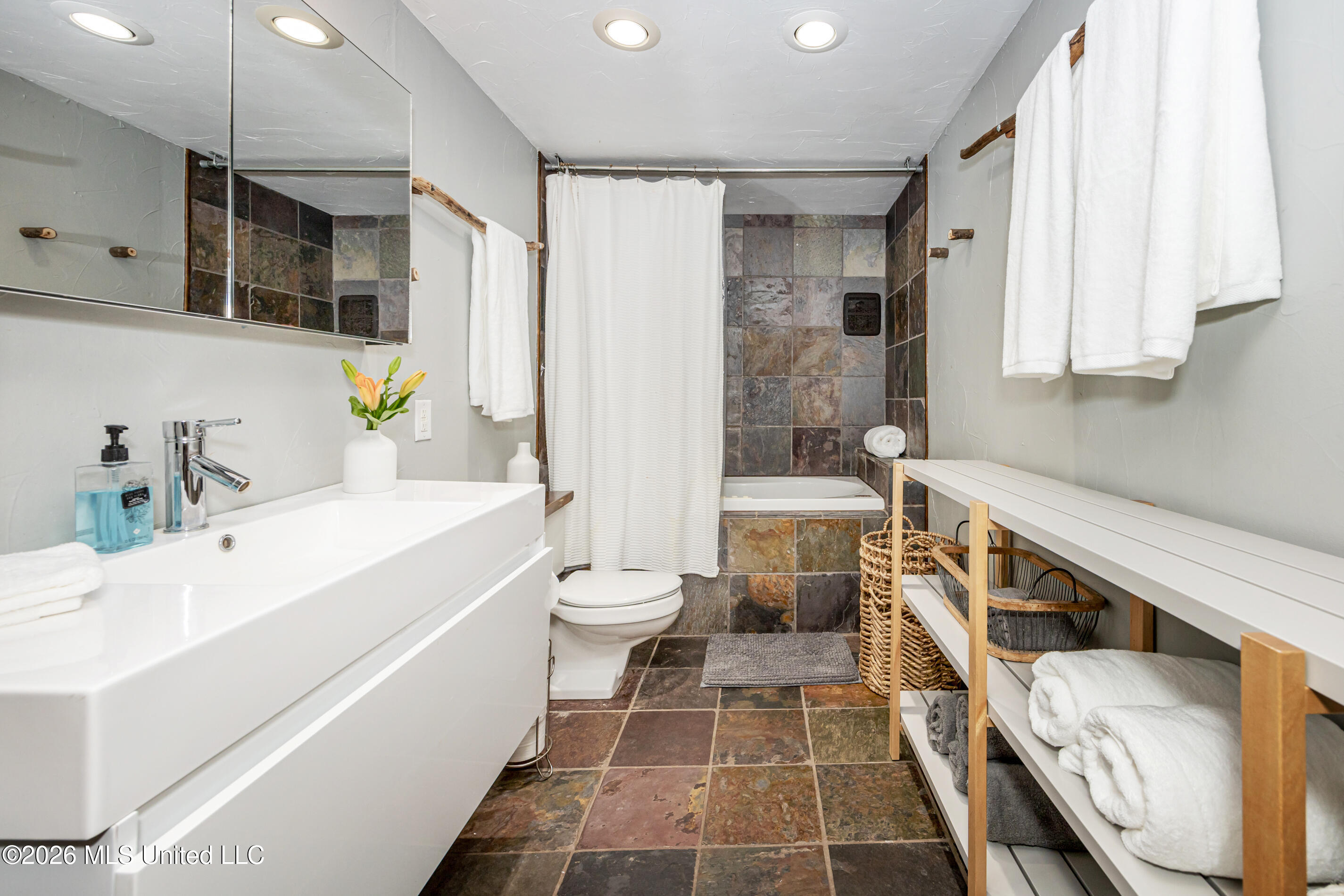 1103 Le Voyageur Drive Property Photo 81