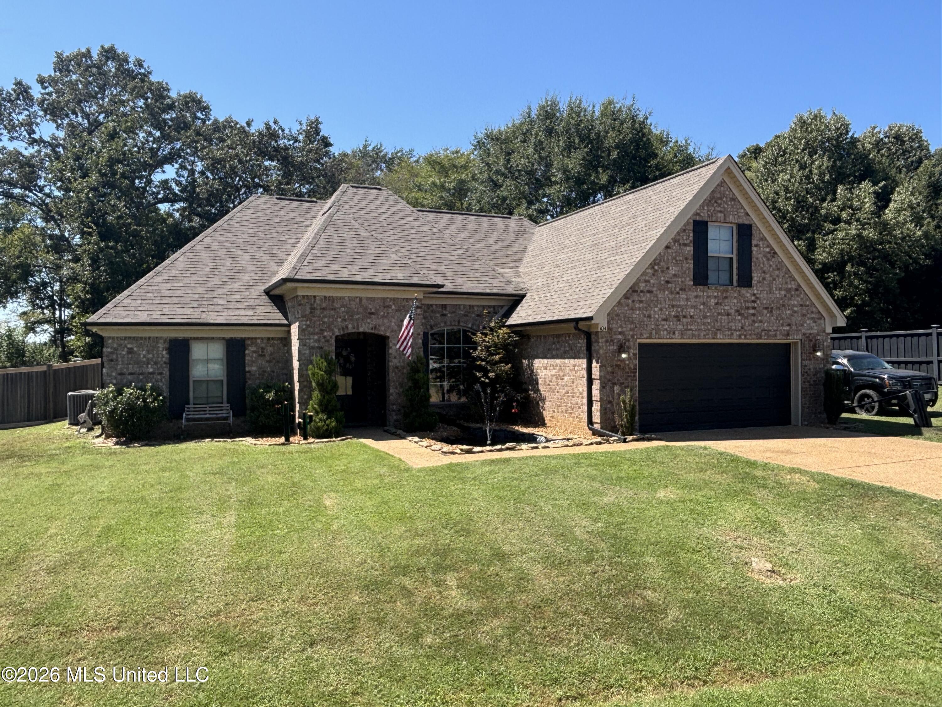 104 Creekside Drive Property Photo 1