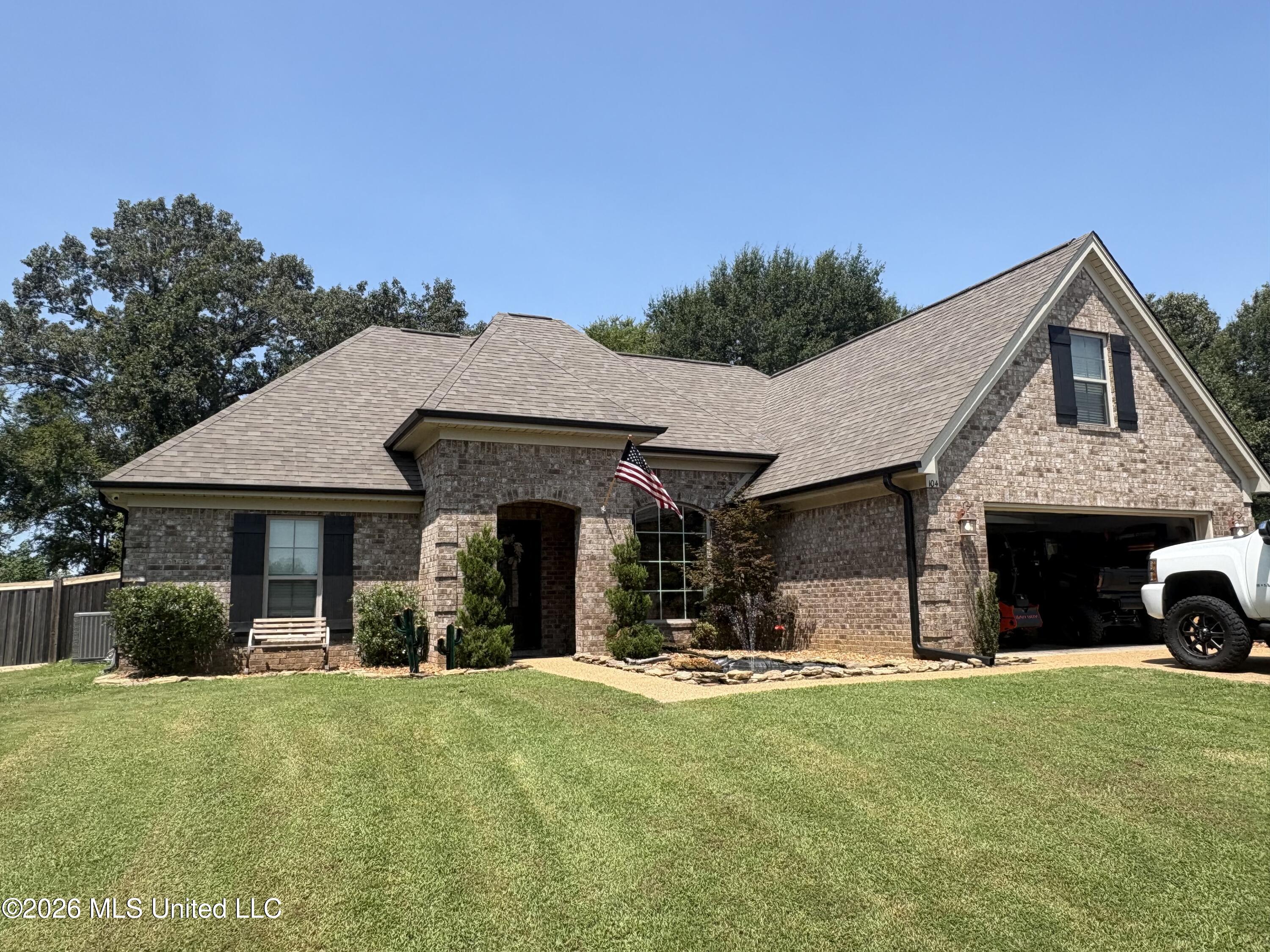 104 Creekside Drive