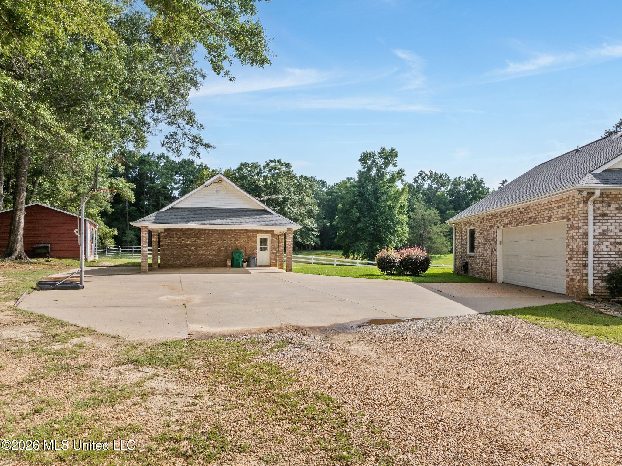 2111 Old Brookhaven Road Property Photo 4