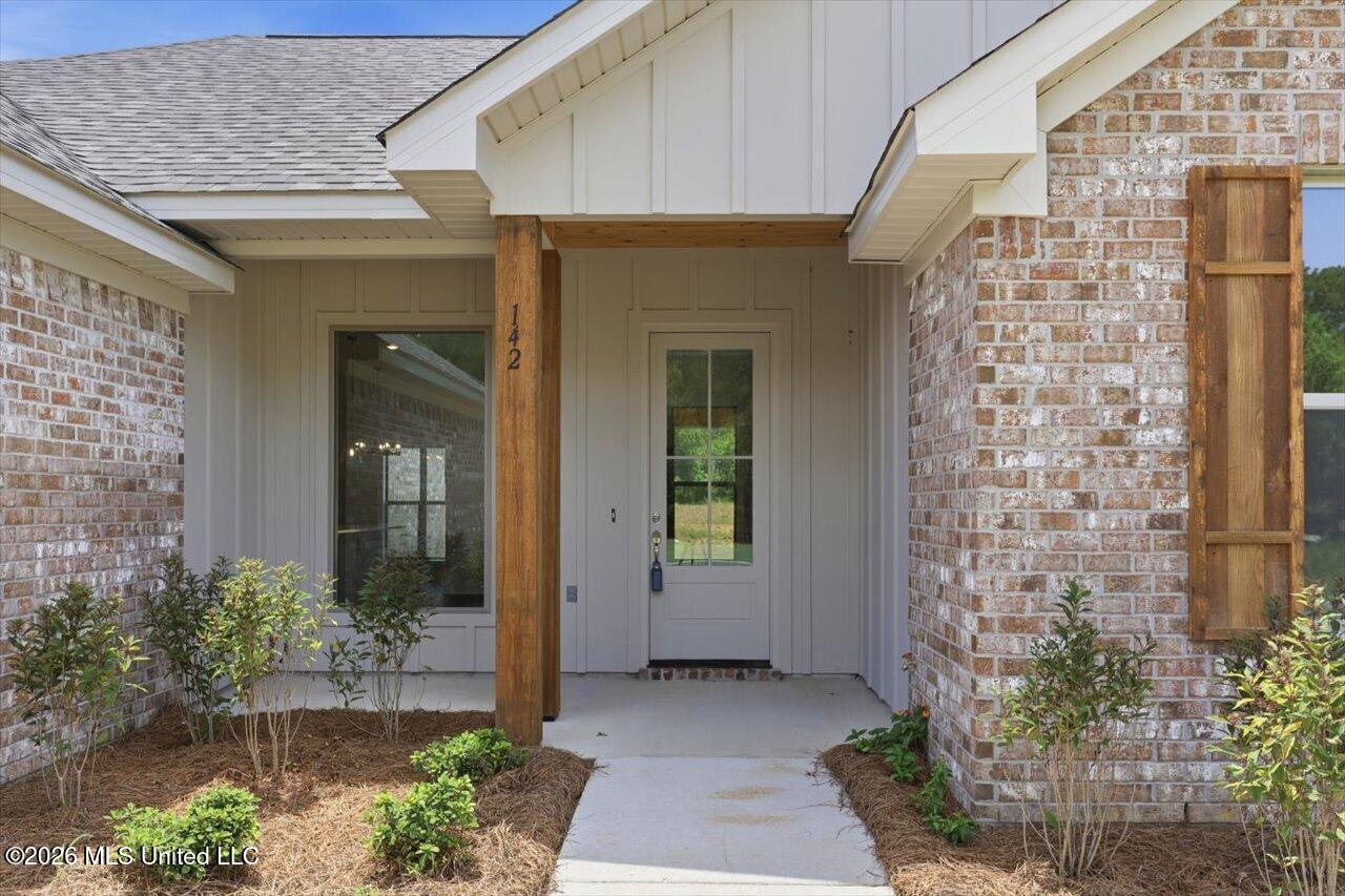 142 Stapleton Drive Property Photo 3