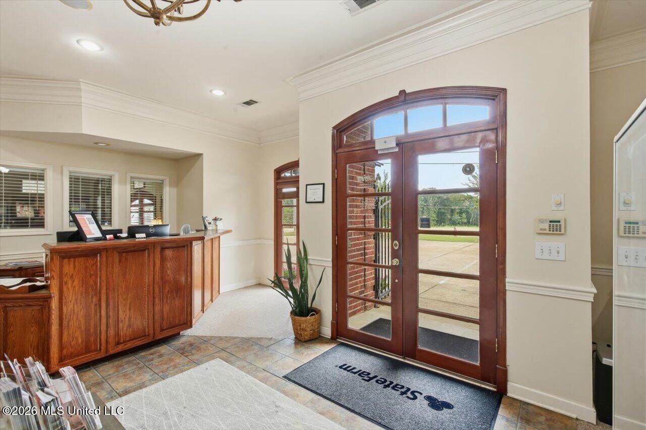 200 Forest View Drive Property Photo 8