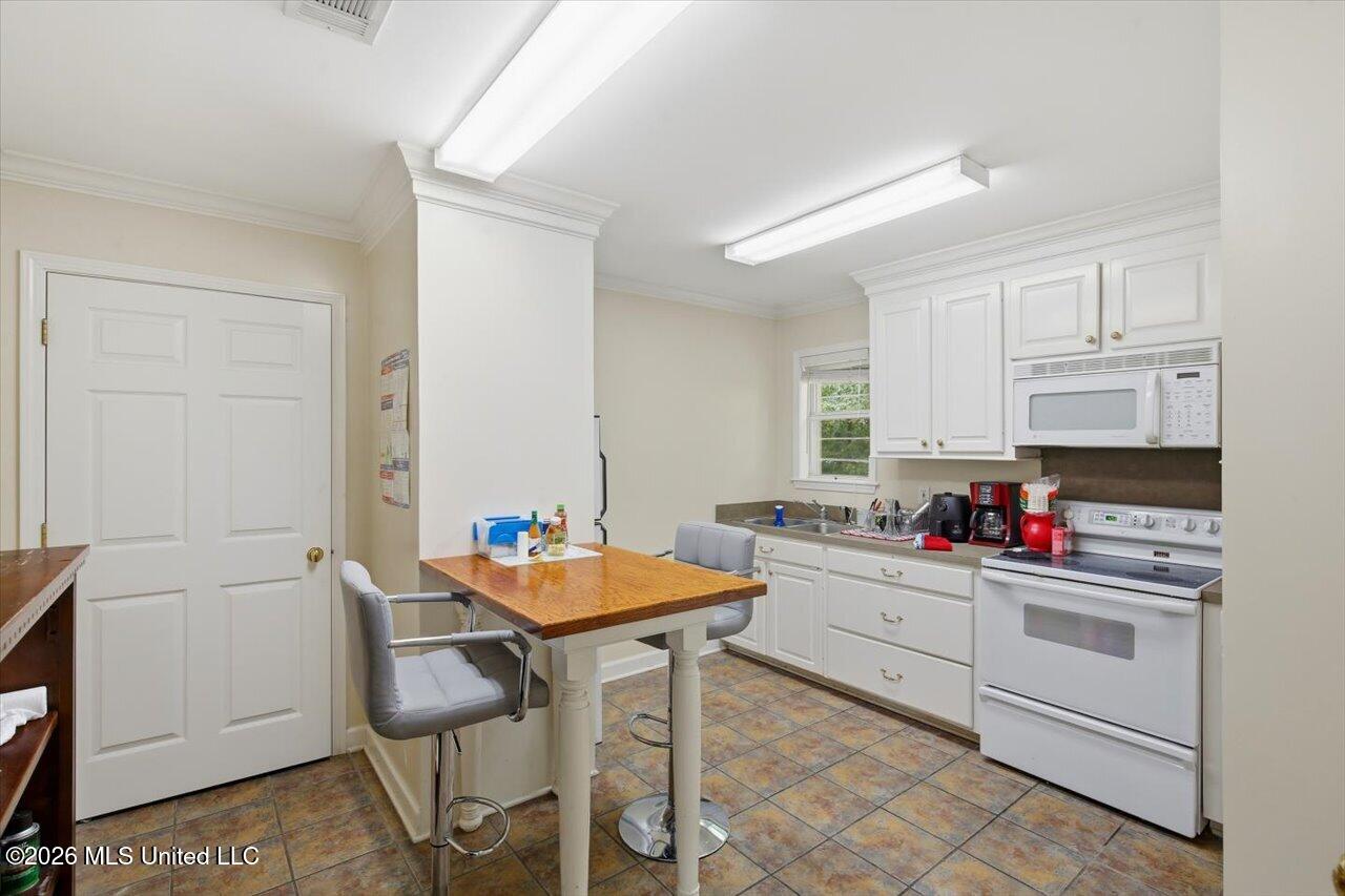 200 Forest View Drive Property Photo 22