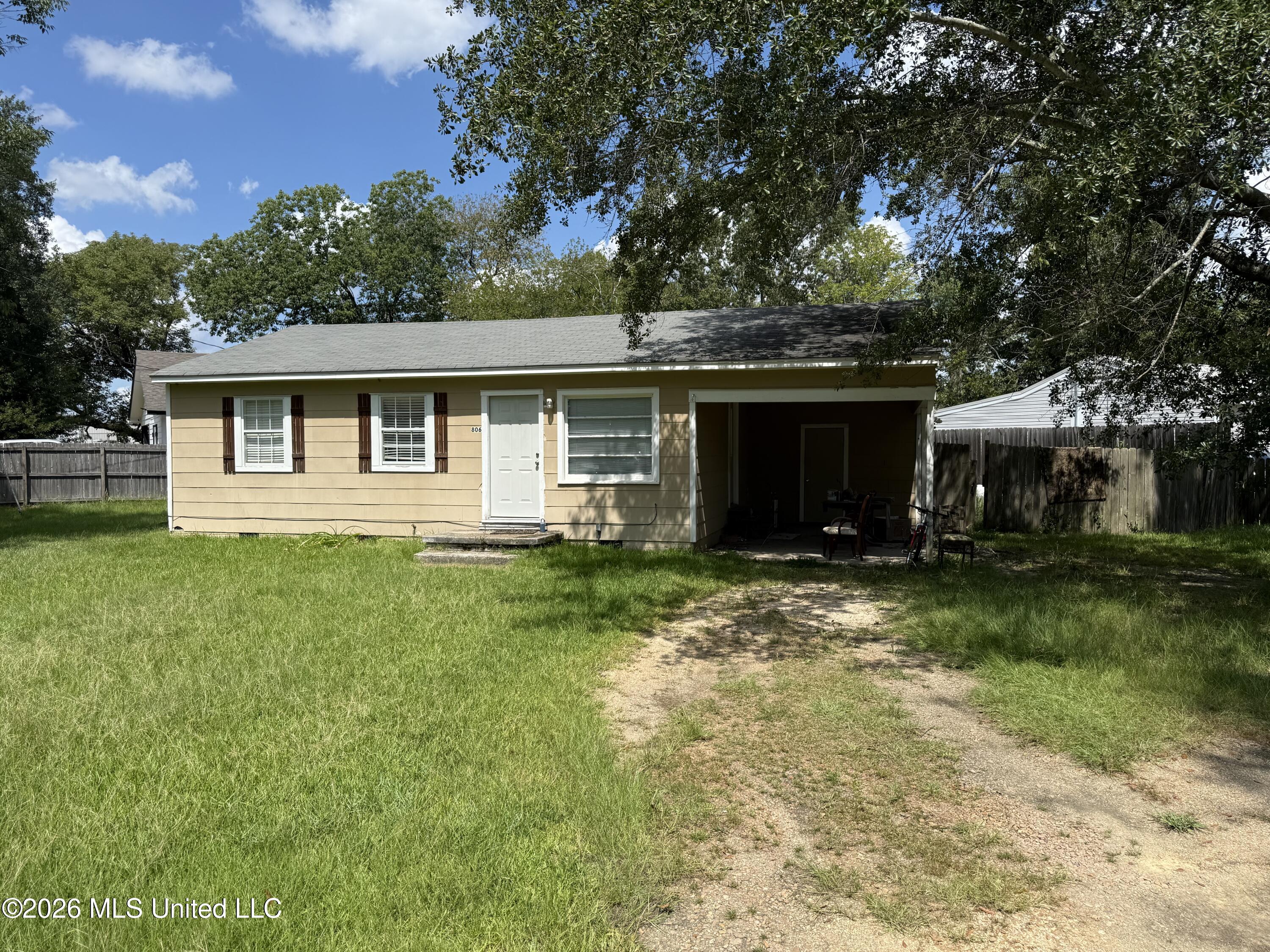 806 Charles Street Property Photo 1