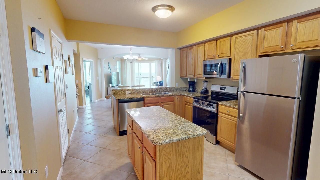2228 Beach Drive Property Photo 5
