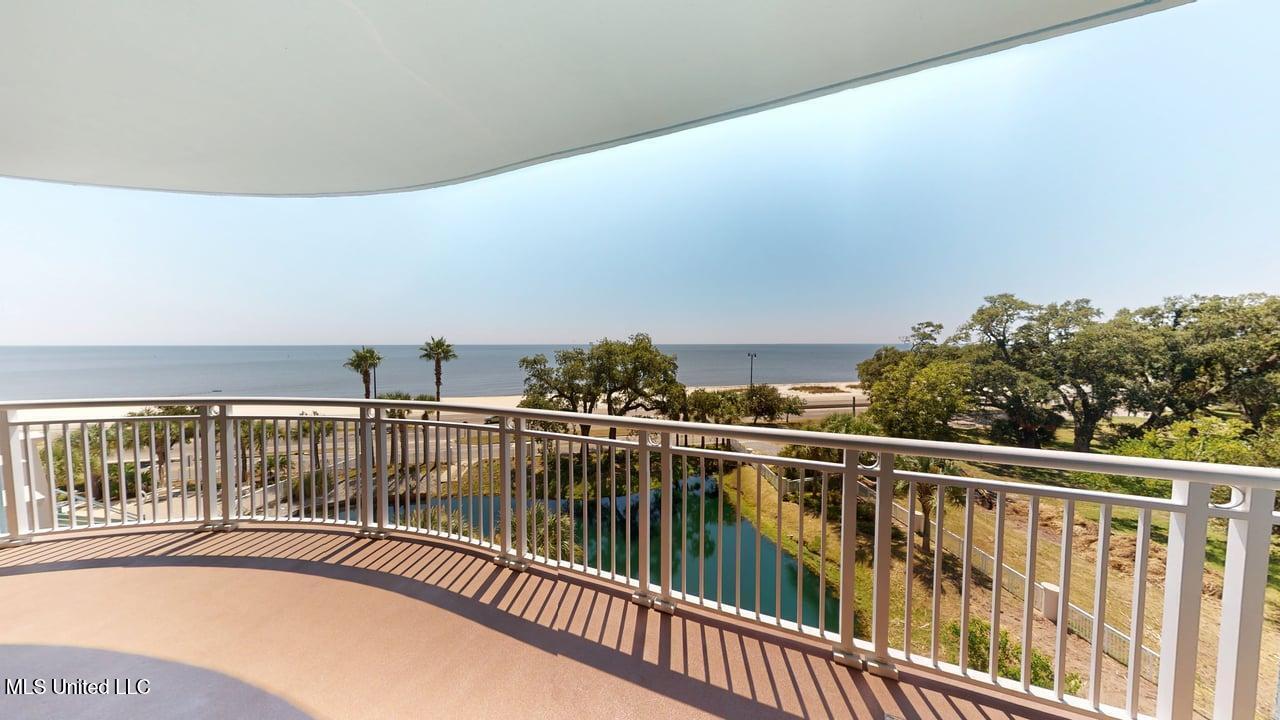 2228 Beach Drive Property Photo 16