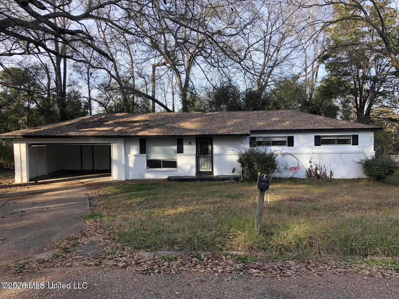 742 Heather Lane Property Photo 1