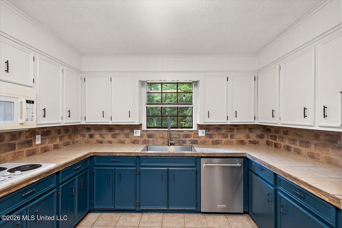 44 Sunline Court Property Photo 8