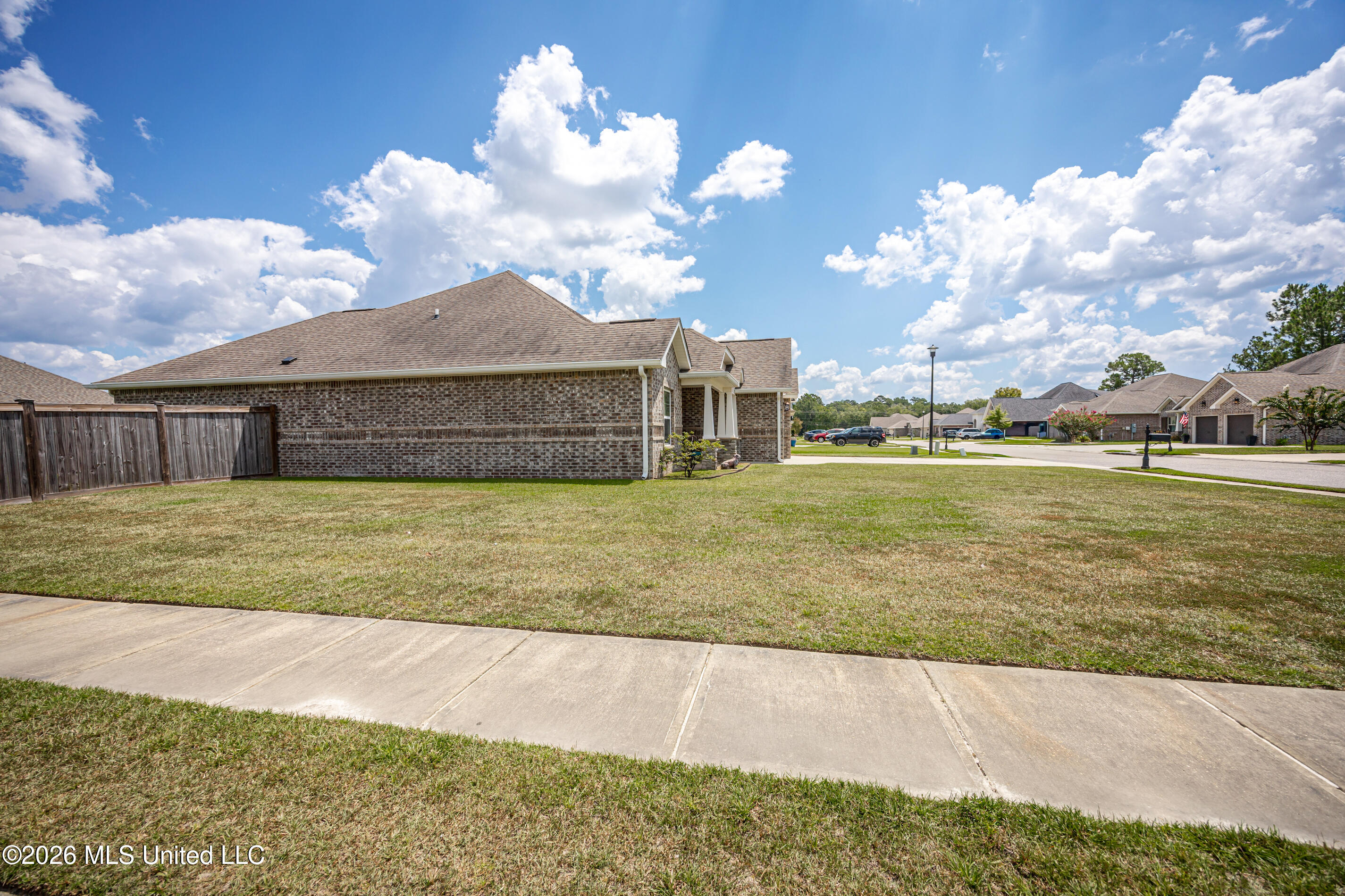 3032 Rue Michelle Property Photo 6