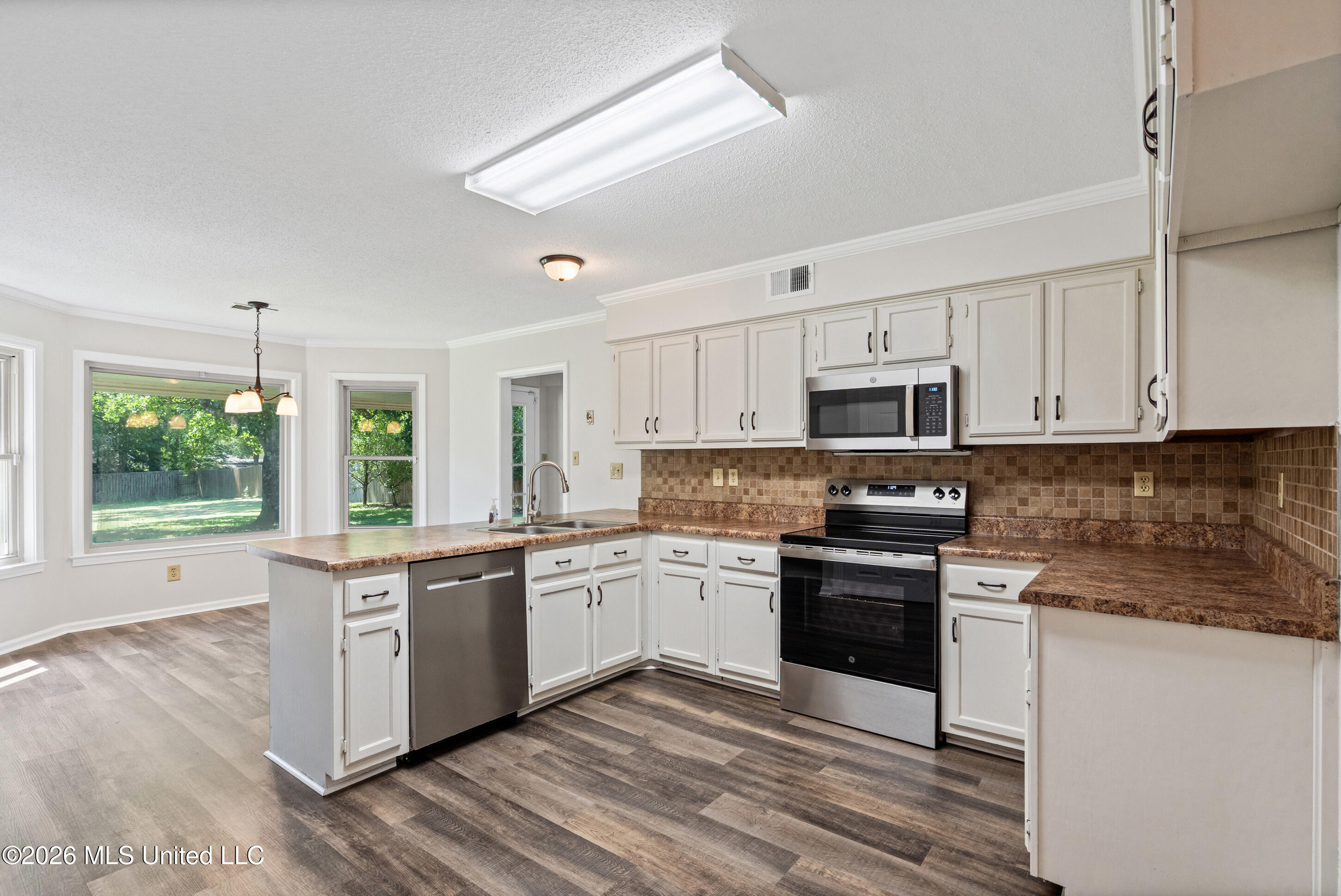 7264 Flower Creek Drive Property Photo 4