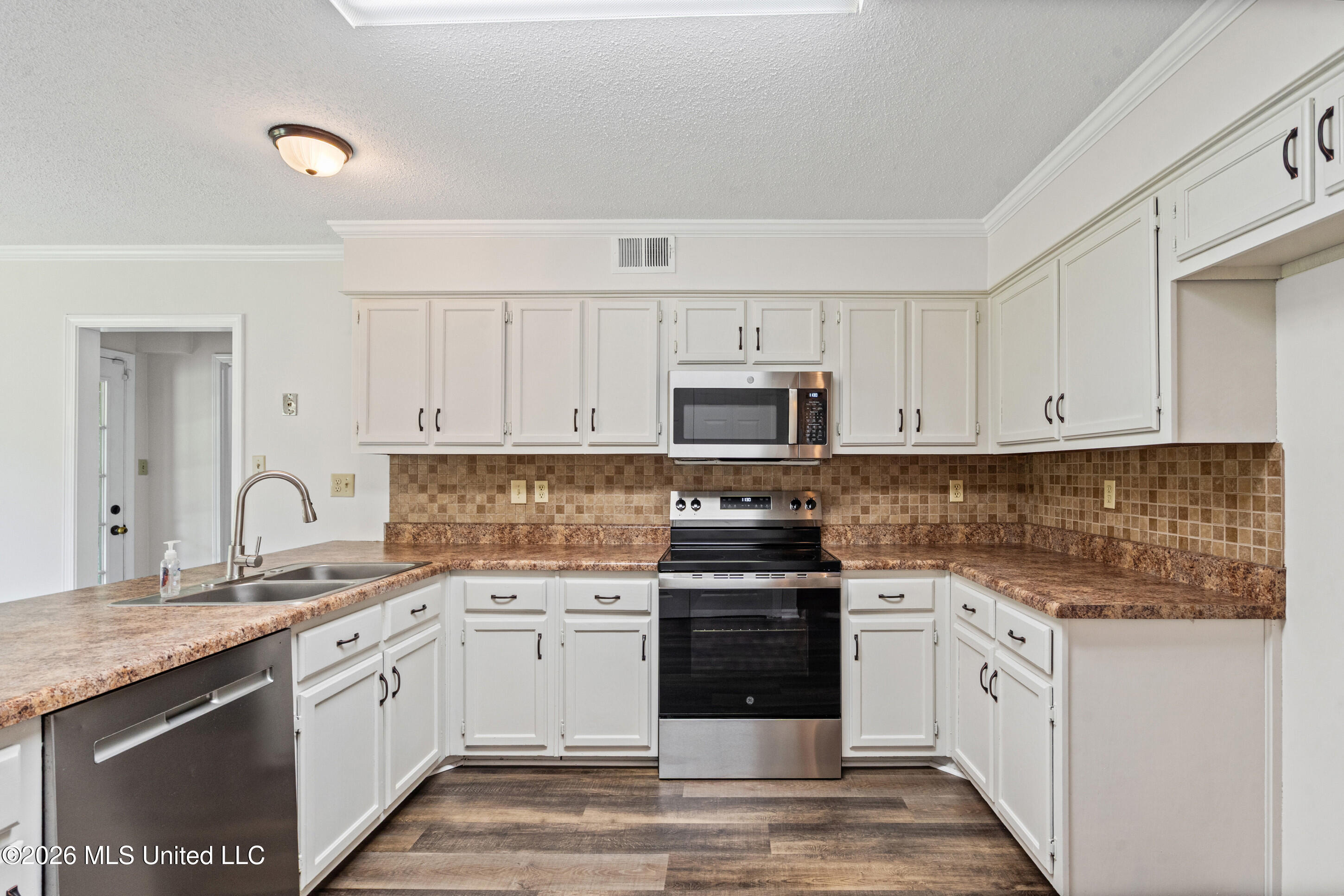 7264 Flower Creek Drive Property Photo 5