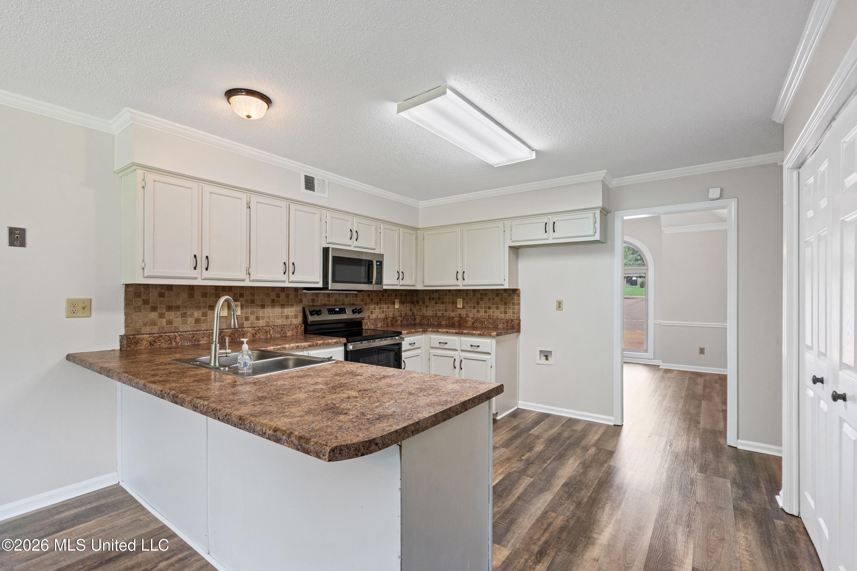7264 Flower Creek Drive Property Photo 6
