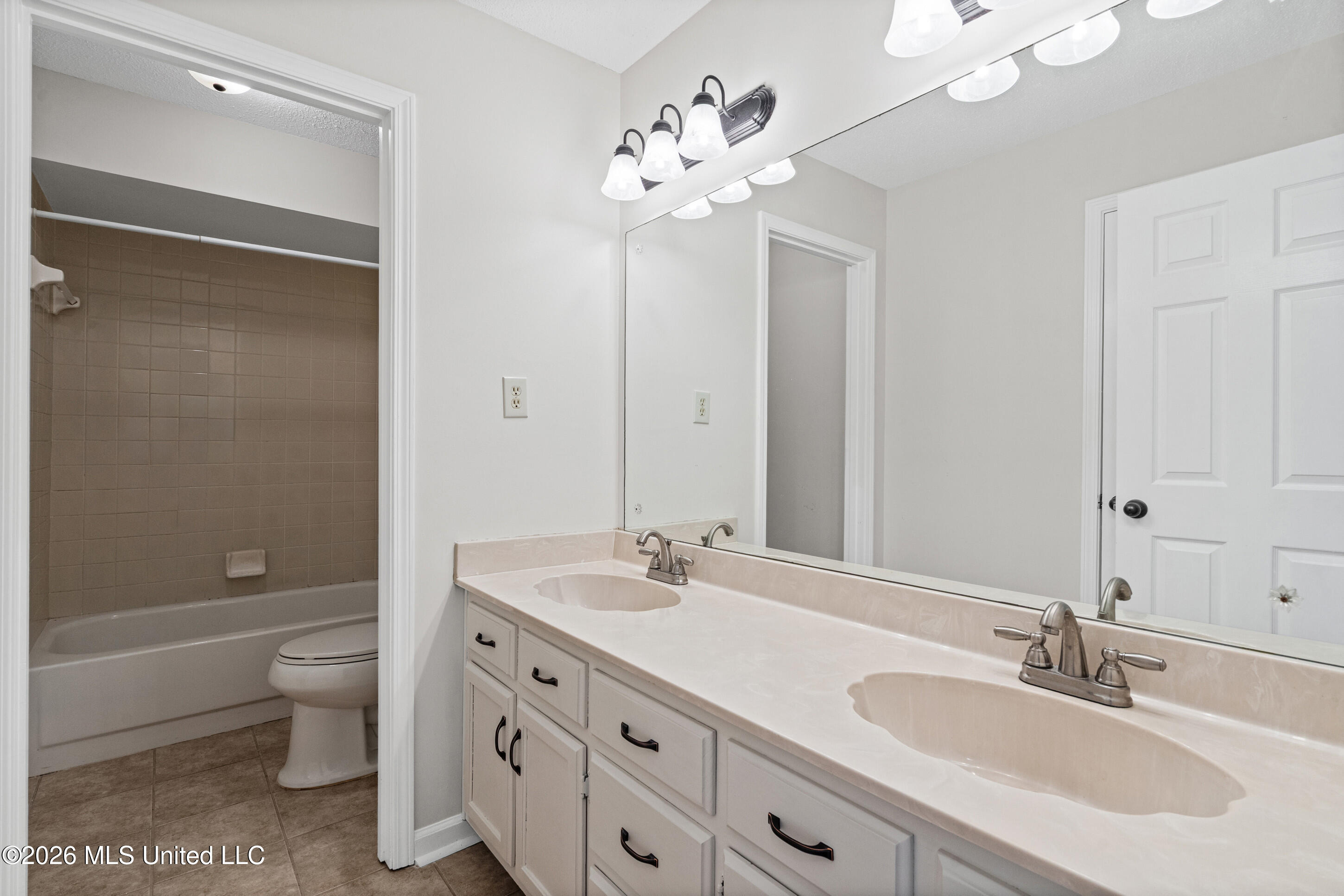 7264 Flower Creek Drive Property Photo 14