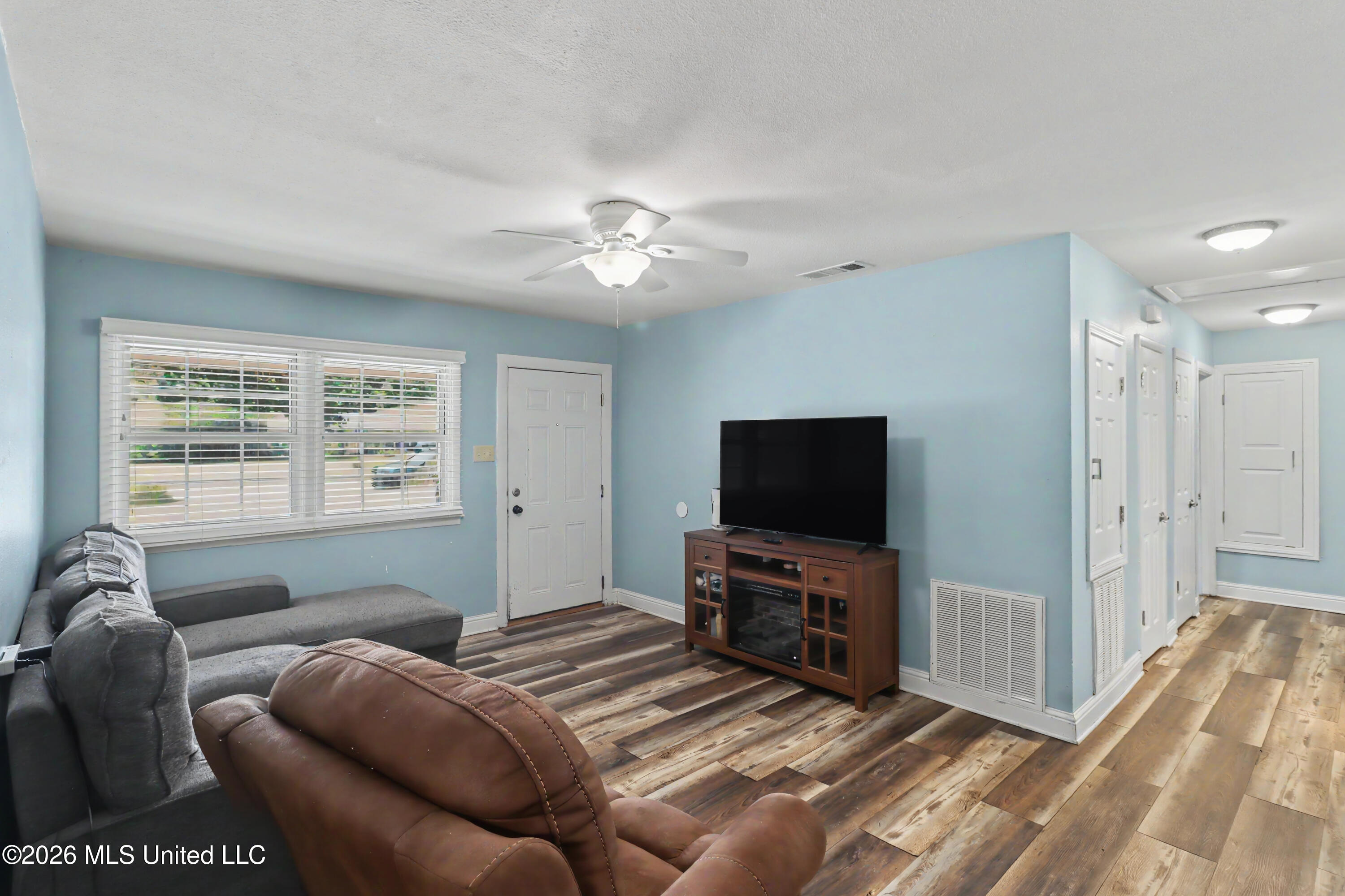20 Woodglen Drive Property Photo 2