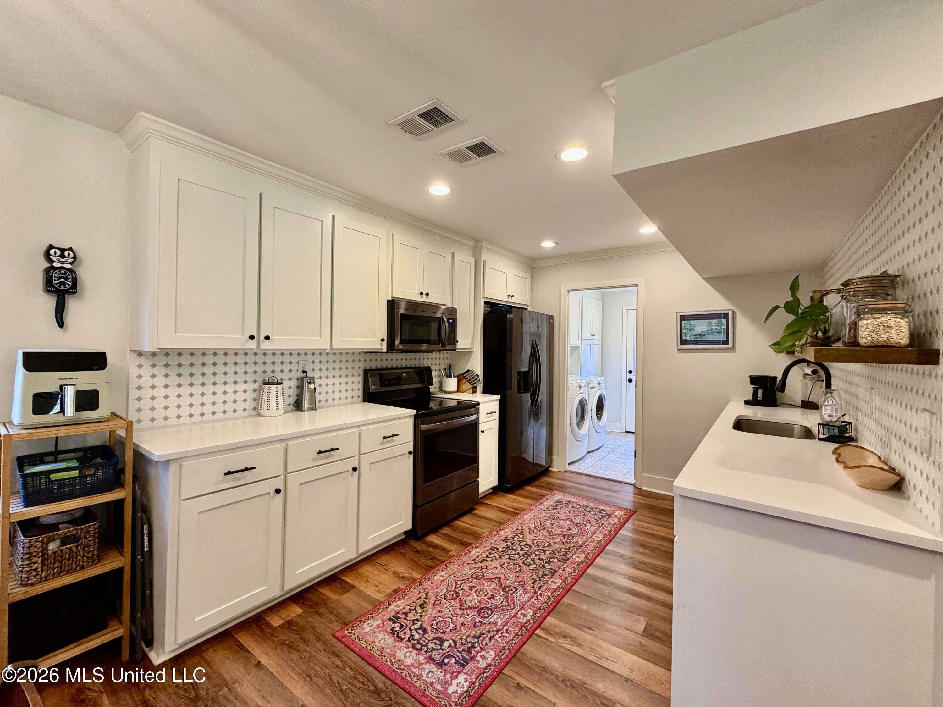 103 Los Pueblos Drive Property Photo 10