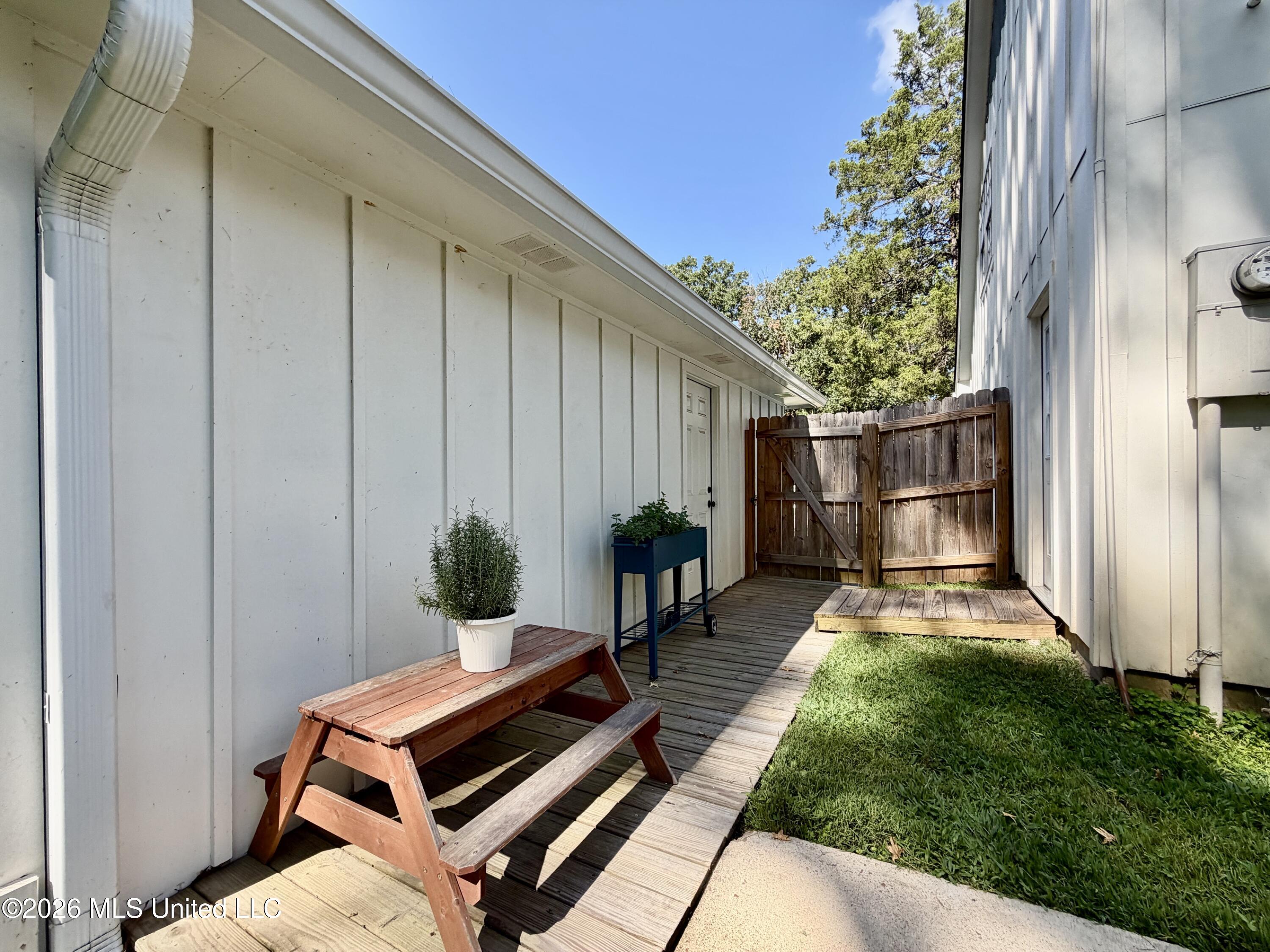 103 Los Pueblos Drive Property Photo 20