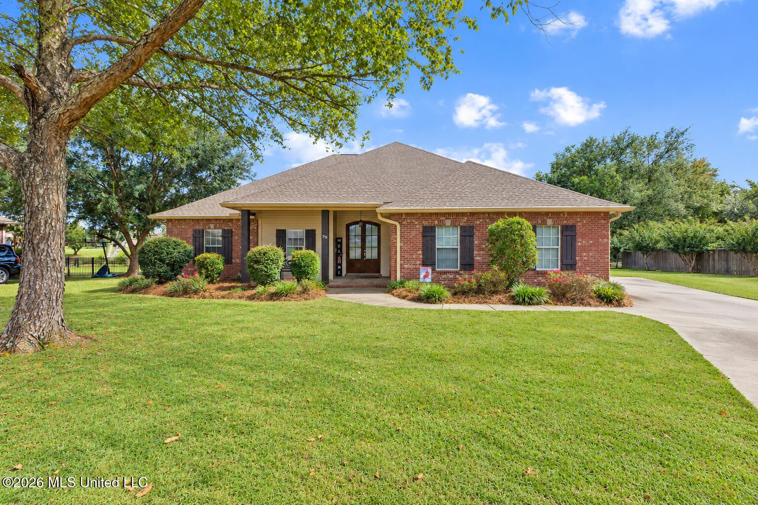 25 Lakeland Circle Property Photo 1