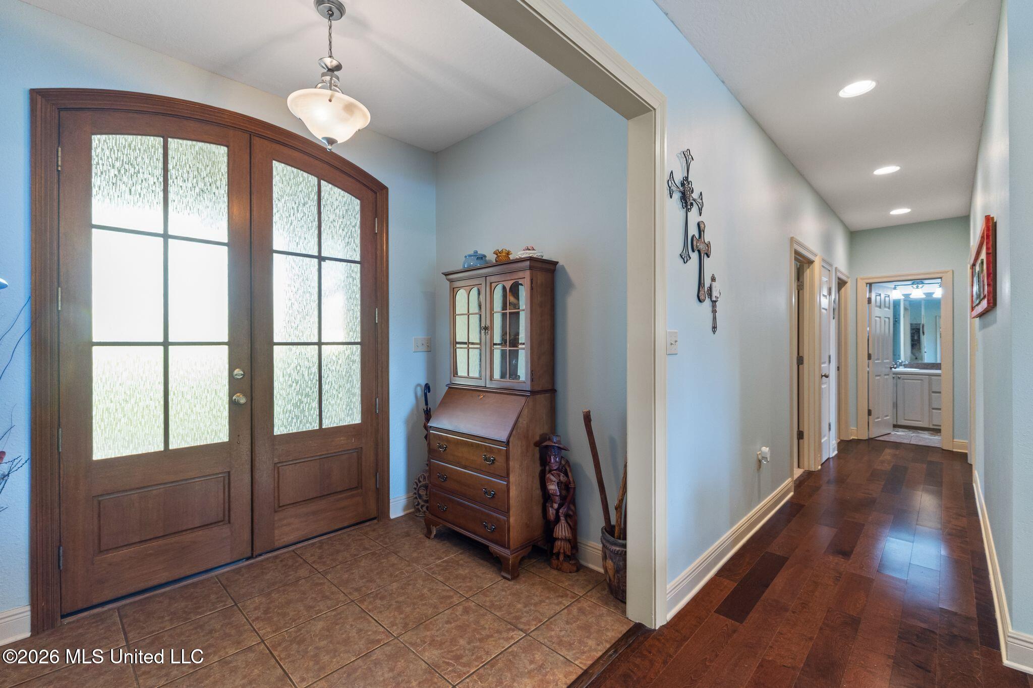 25 Lakeland Circle Property Photo 5