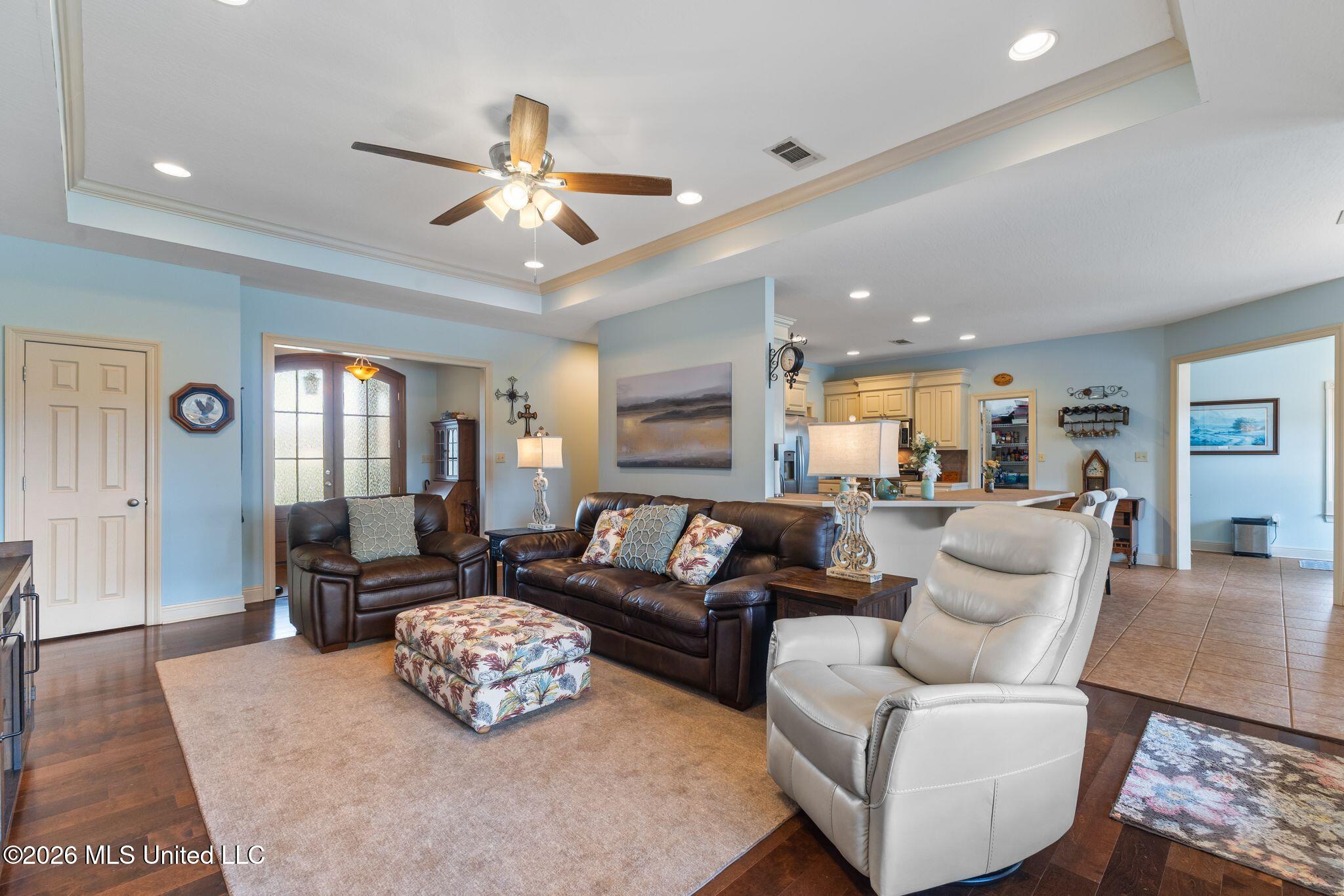 25 Lakeland Circle Property Photo 8