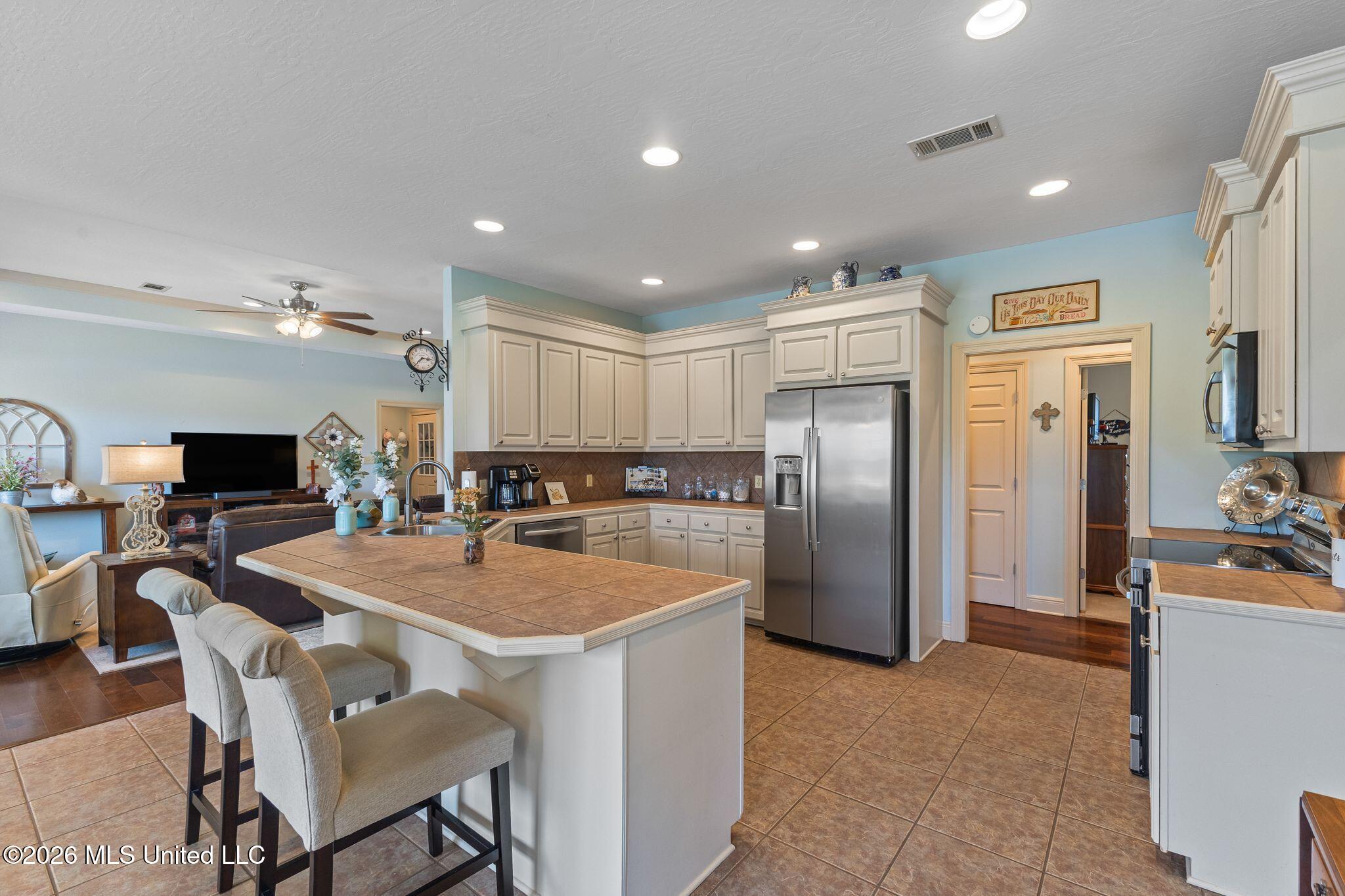 25 Lakeland Circle Property Photo 14