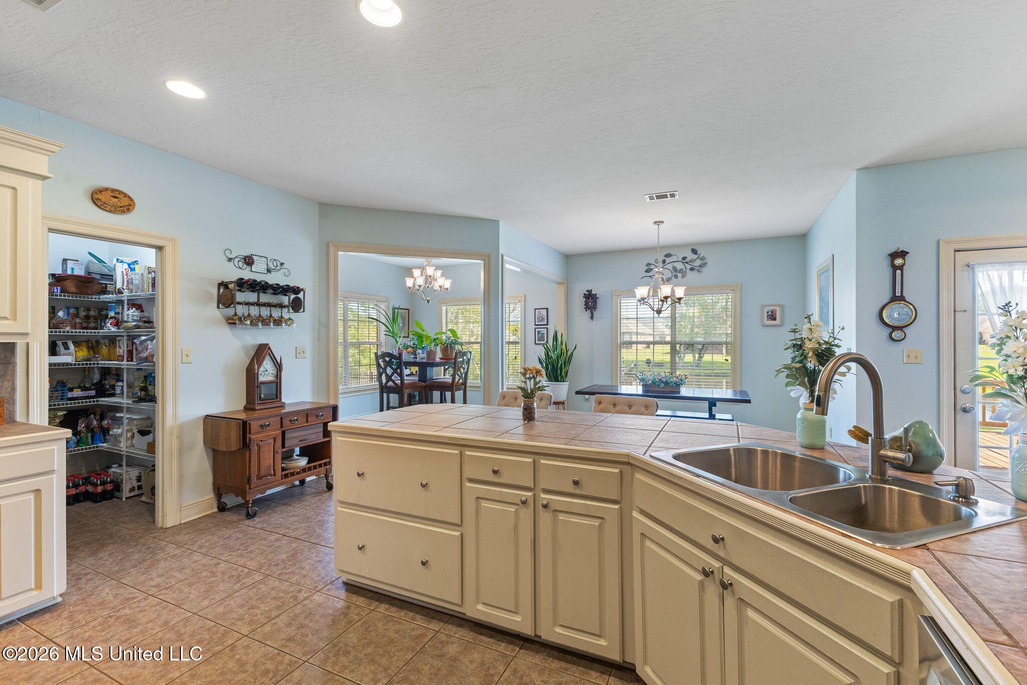 25 Lakeland Circle Property Photo 15