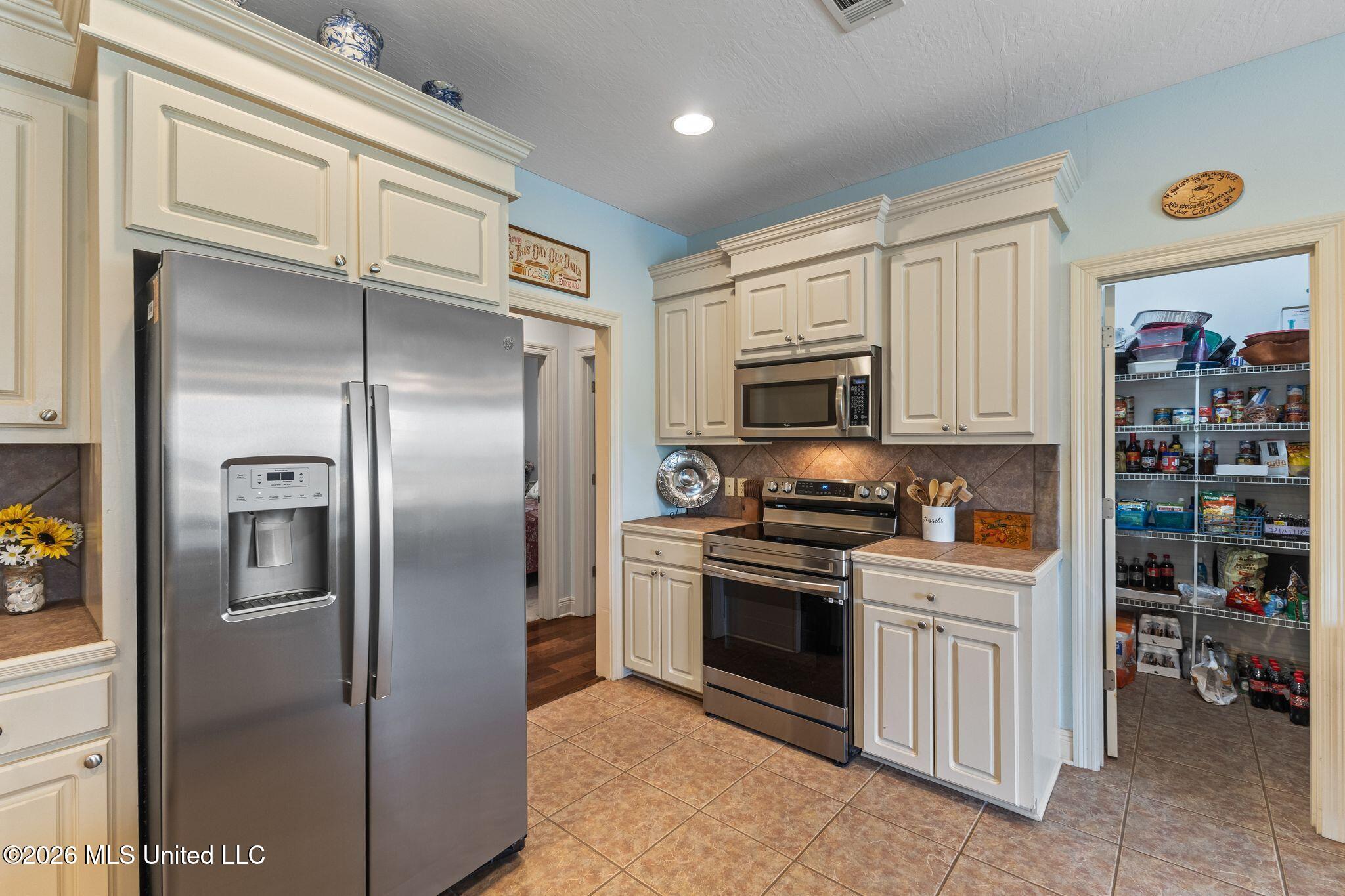 25 Lakeland Circle Property Photo 16