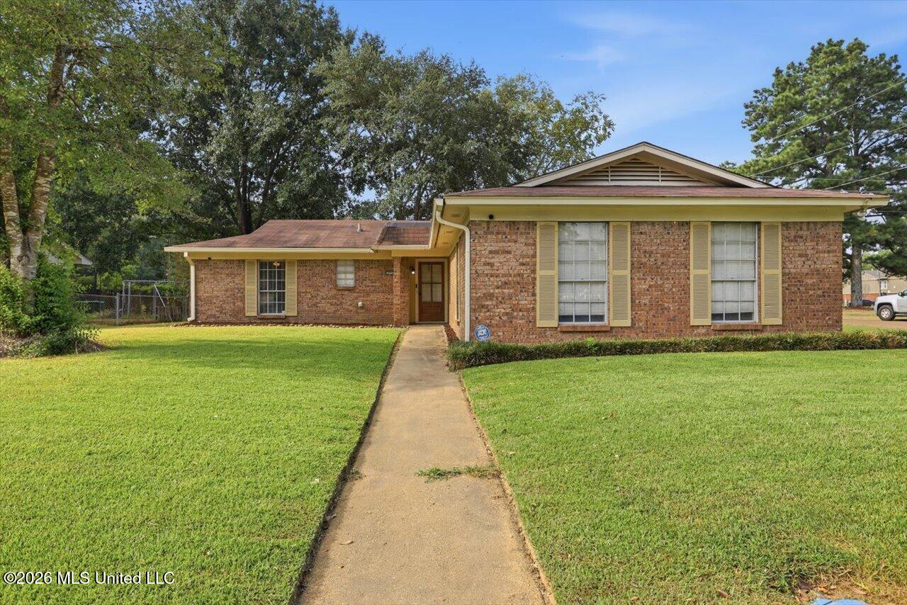 2805 Pine Circle Drive Property Photo 1