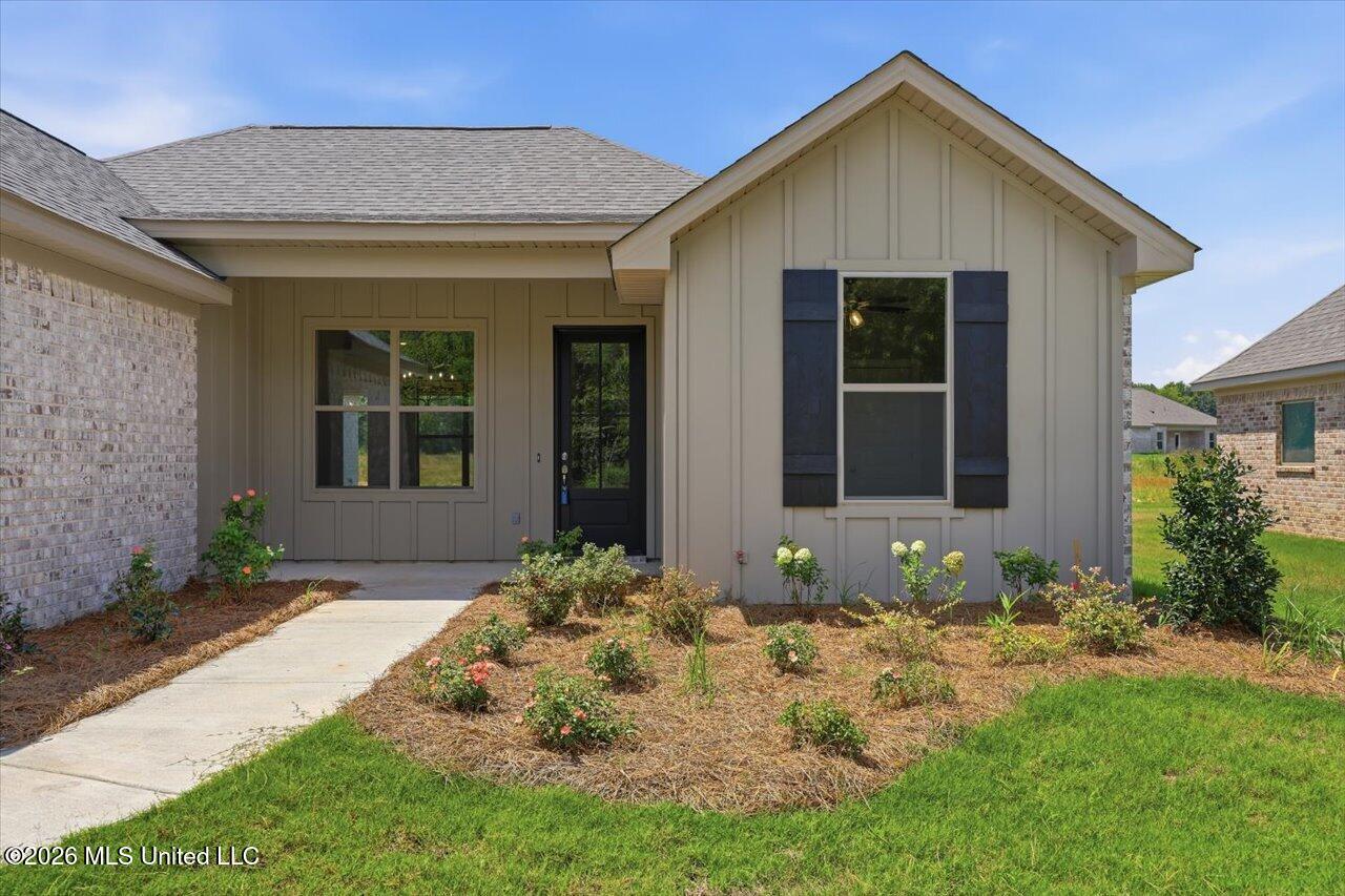 140 Stapleton Drive Property Photo 3