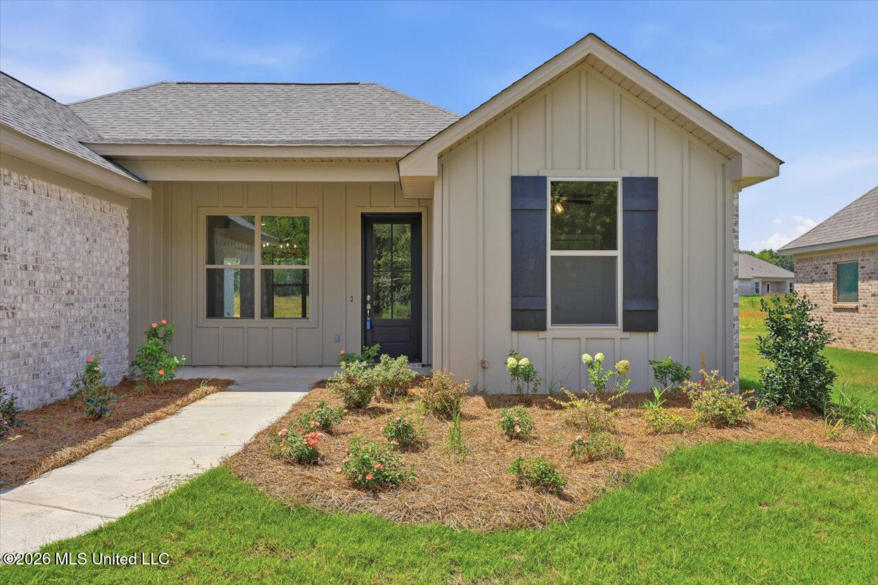 140 Stapleton Drive Property Photo 3