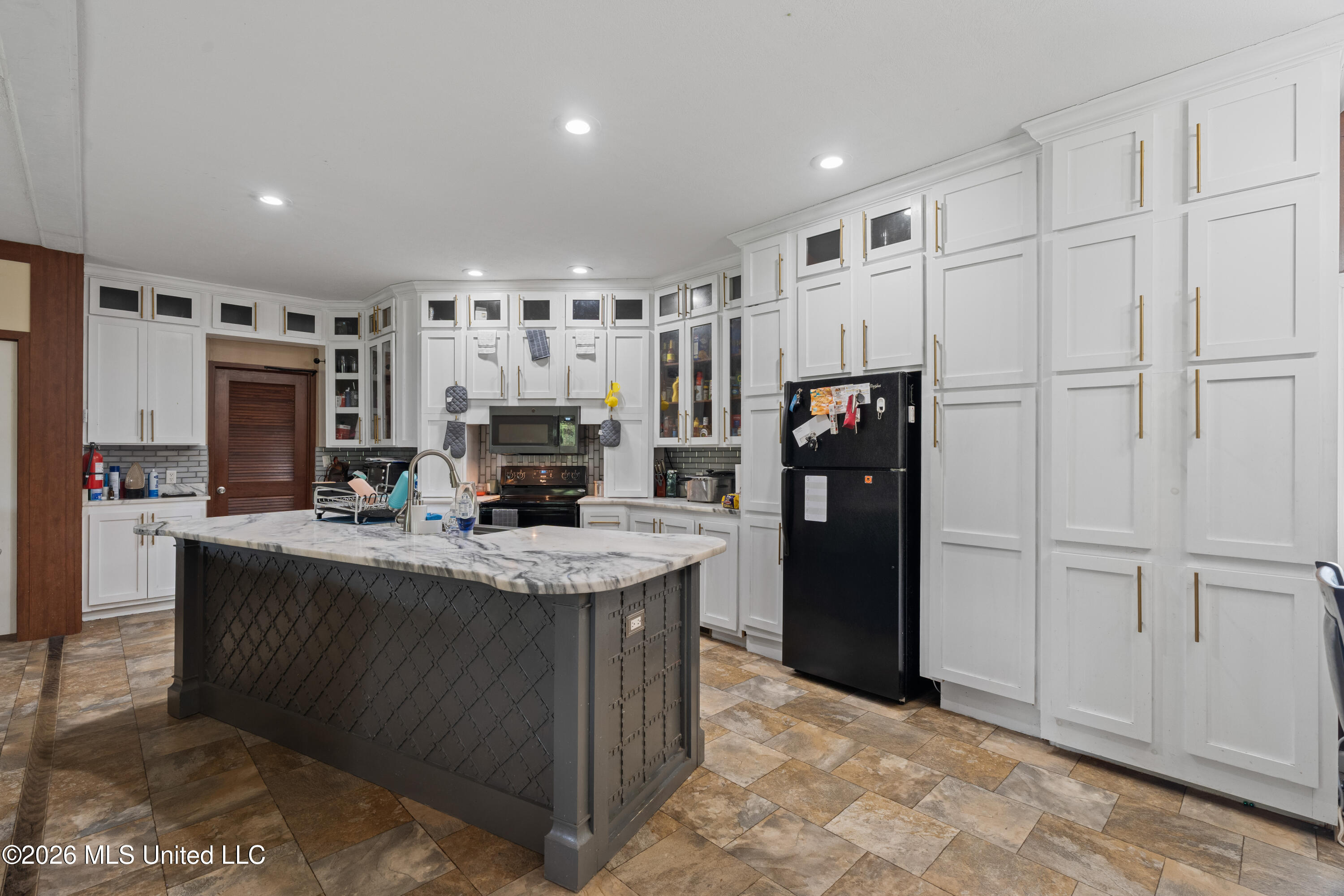 75 Pitts Lane Property Photo 3