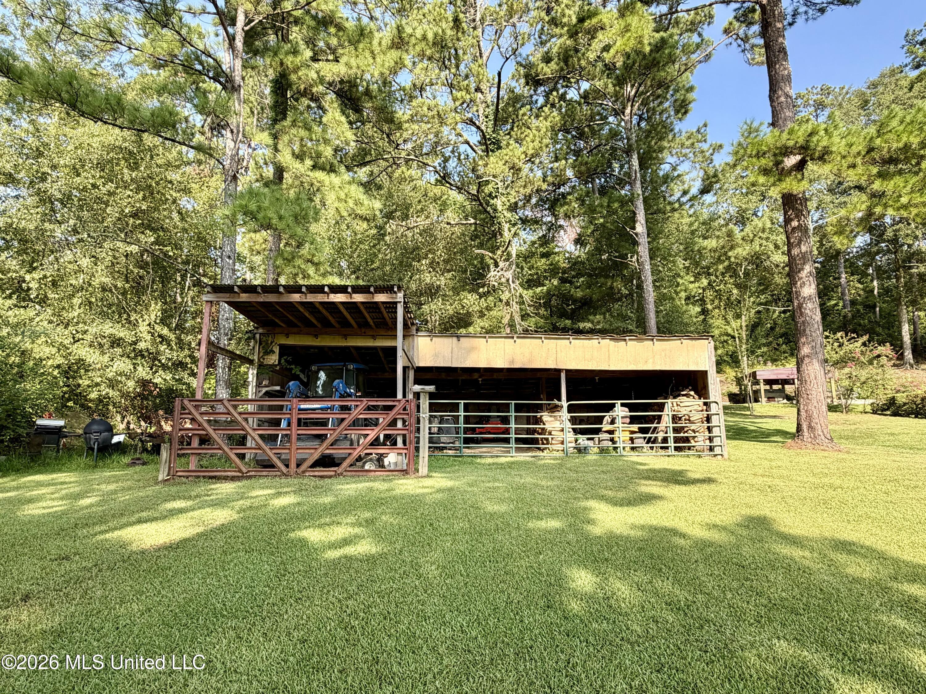 5267 Tank Road Property Photo 14