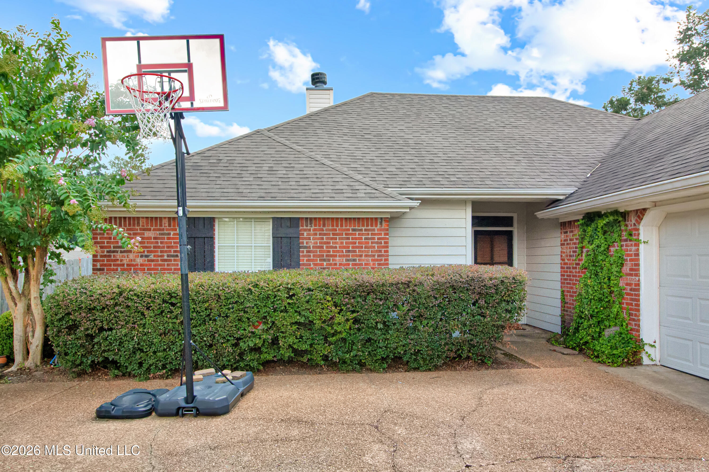 201 Edgewater Branch Drive Property Photo 4