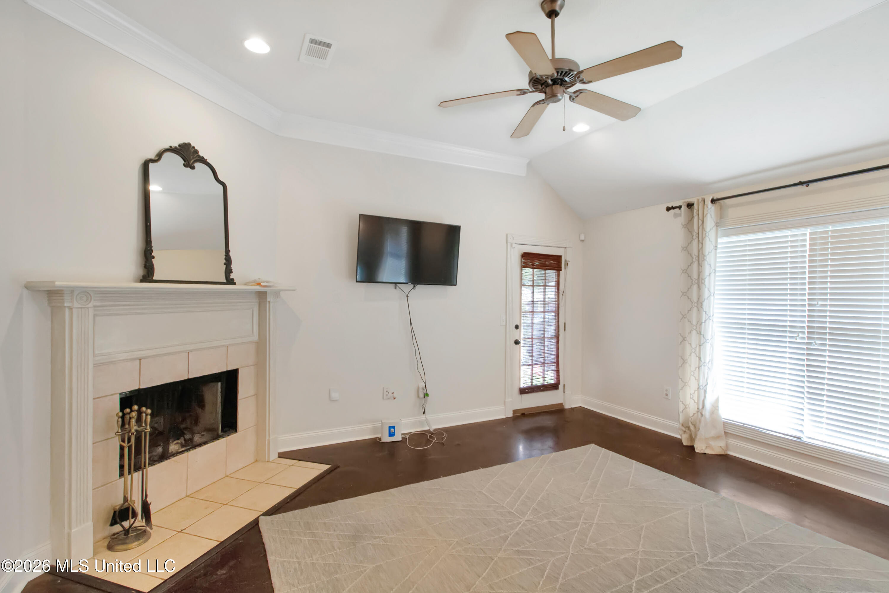 201 Edgewater Branch Drive Property Photo 8