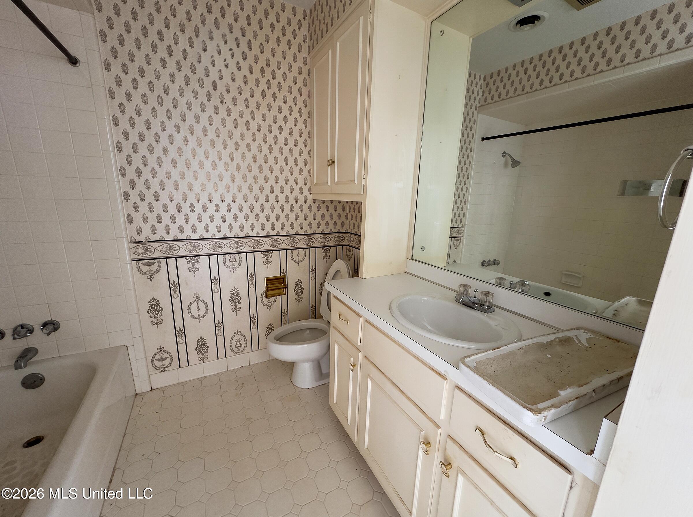 5251 Old Canton Road Property Photo 5