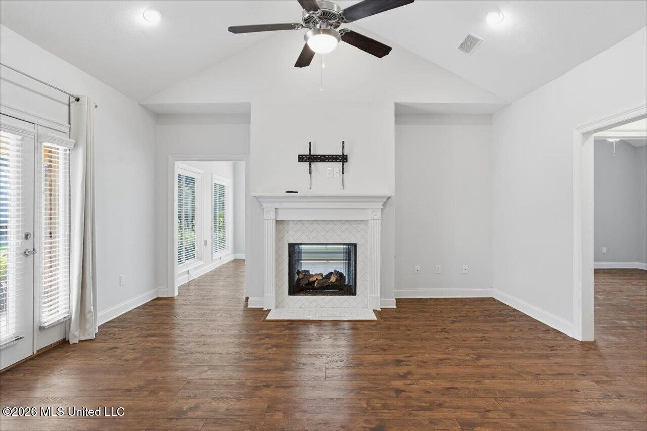 1020 Sweetwater Cove Property Photo 7