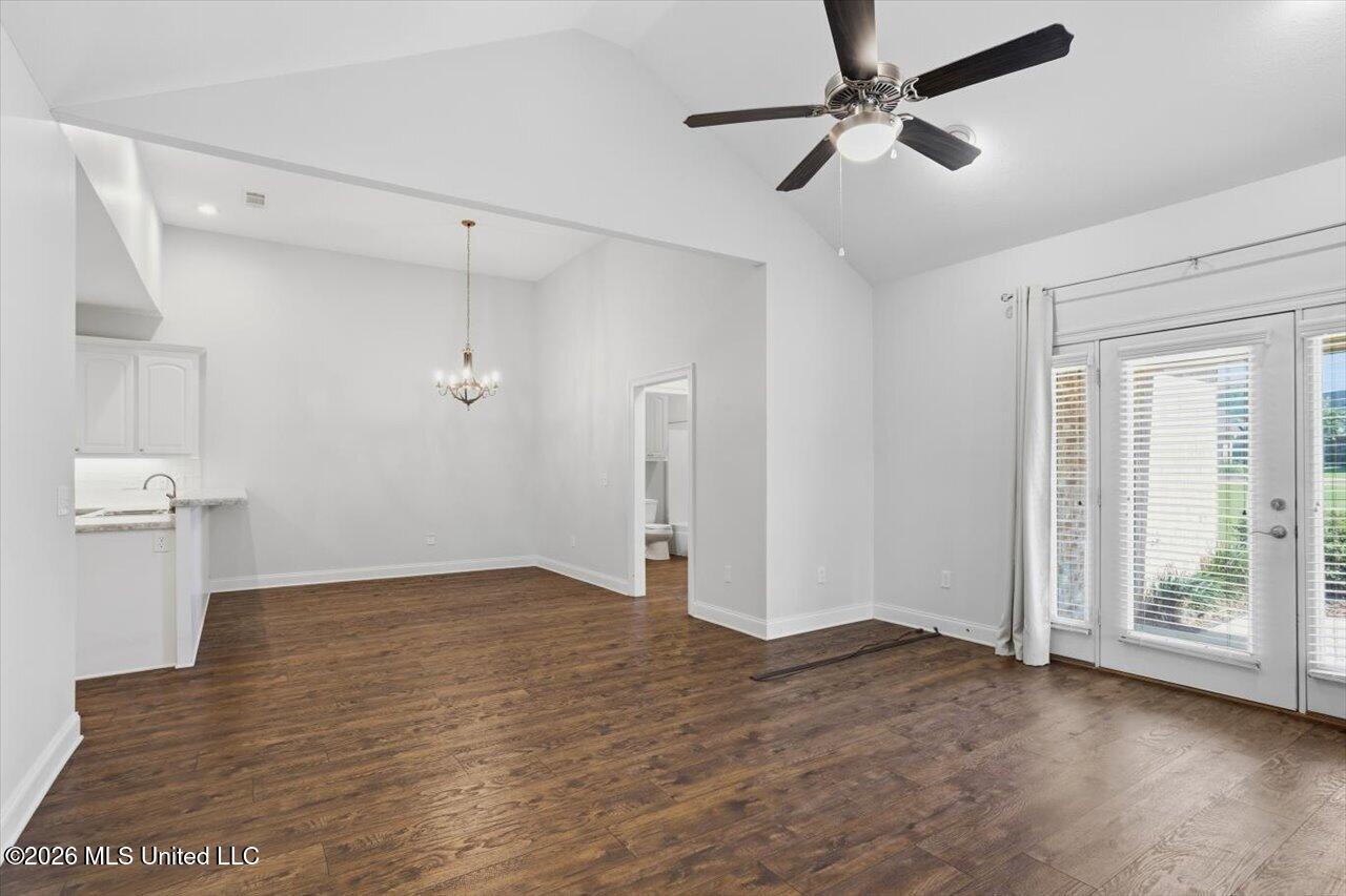 1020 Sweetwater Cove Property Photo 8