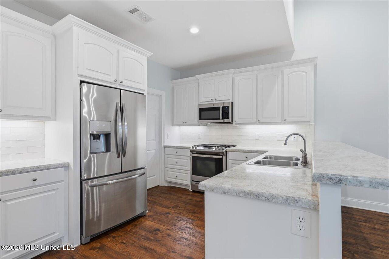 1020 Sweetwater Cove Property Photo 10