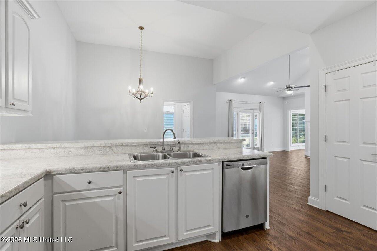 1020 Sweetwater Cove Property Photo 13
