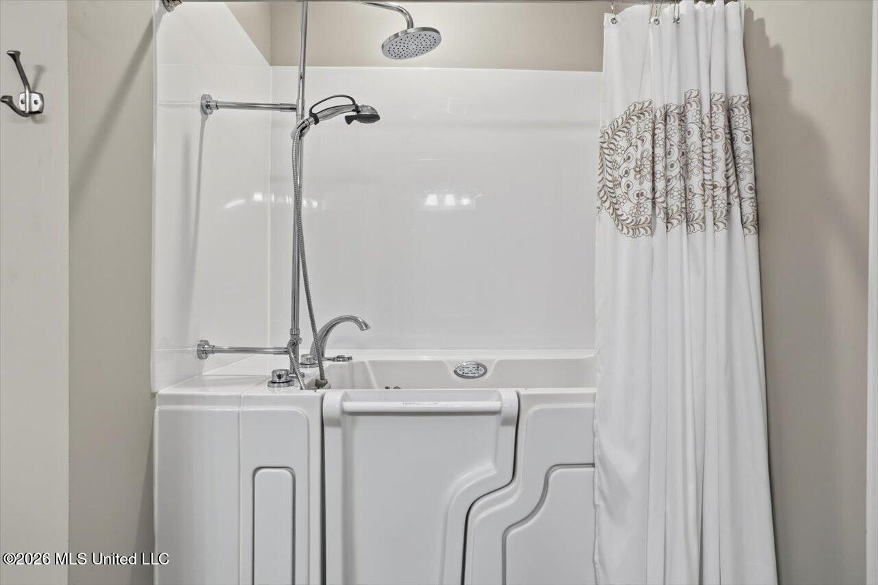 1020 Sweetwater Cove Property Photo 28