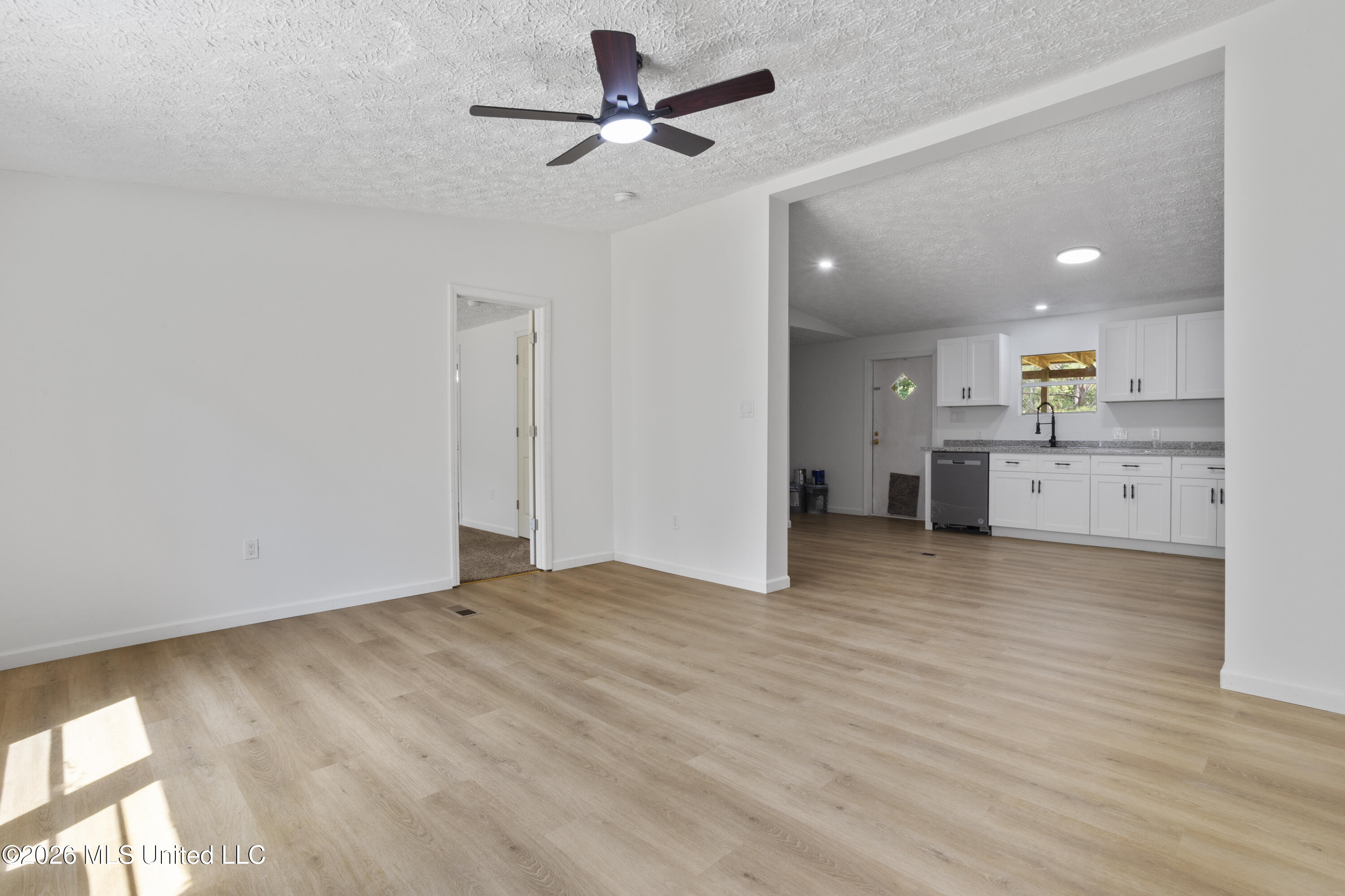 7376 Longridge Road Property Photo 8