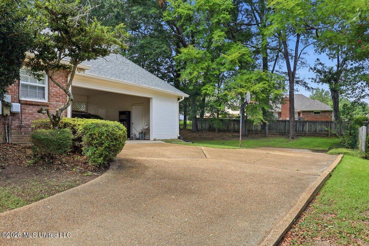 308 Autumn Crest Drive Property Photo 4