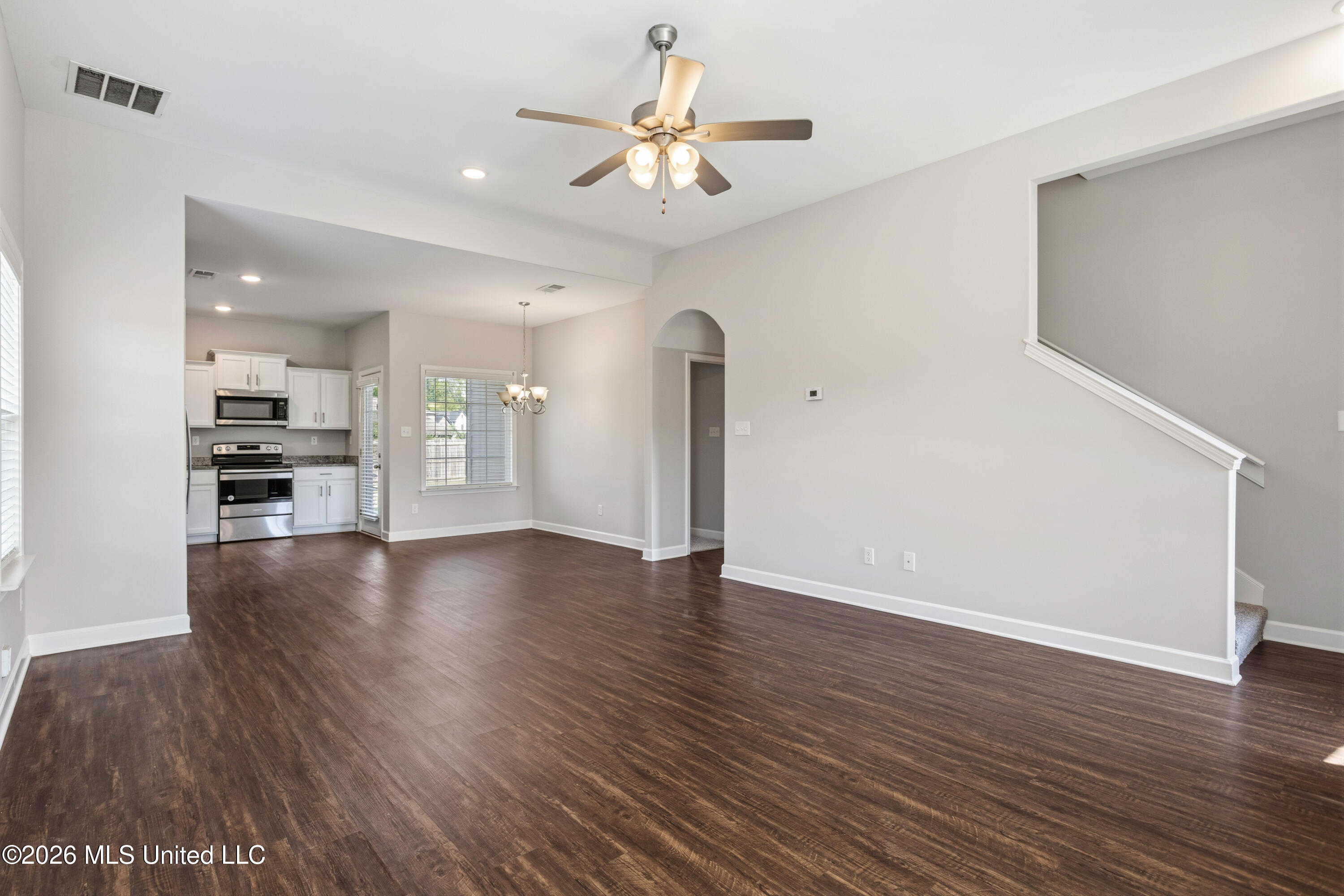 5766 Matthew Drive Property Photo 6