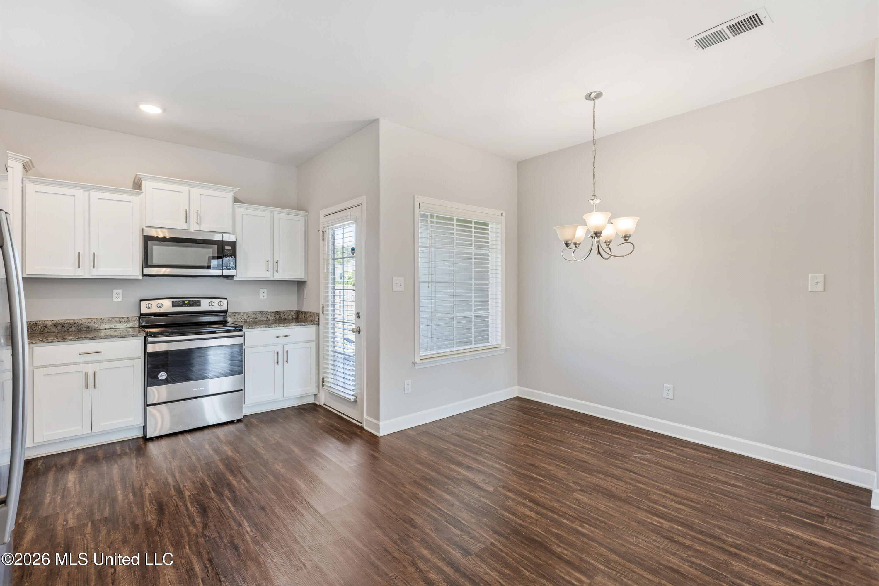 5766 Matthew Drive Property Photo 11
