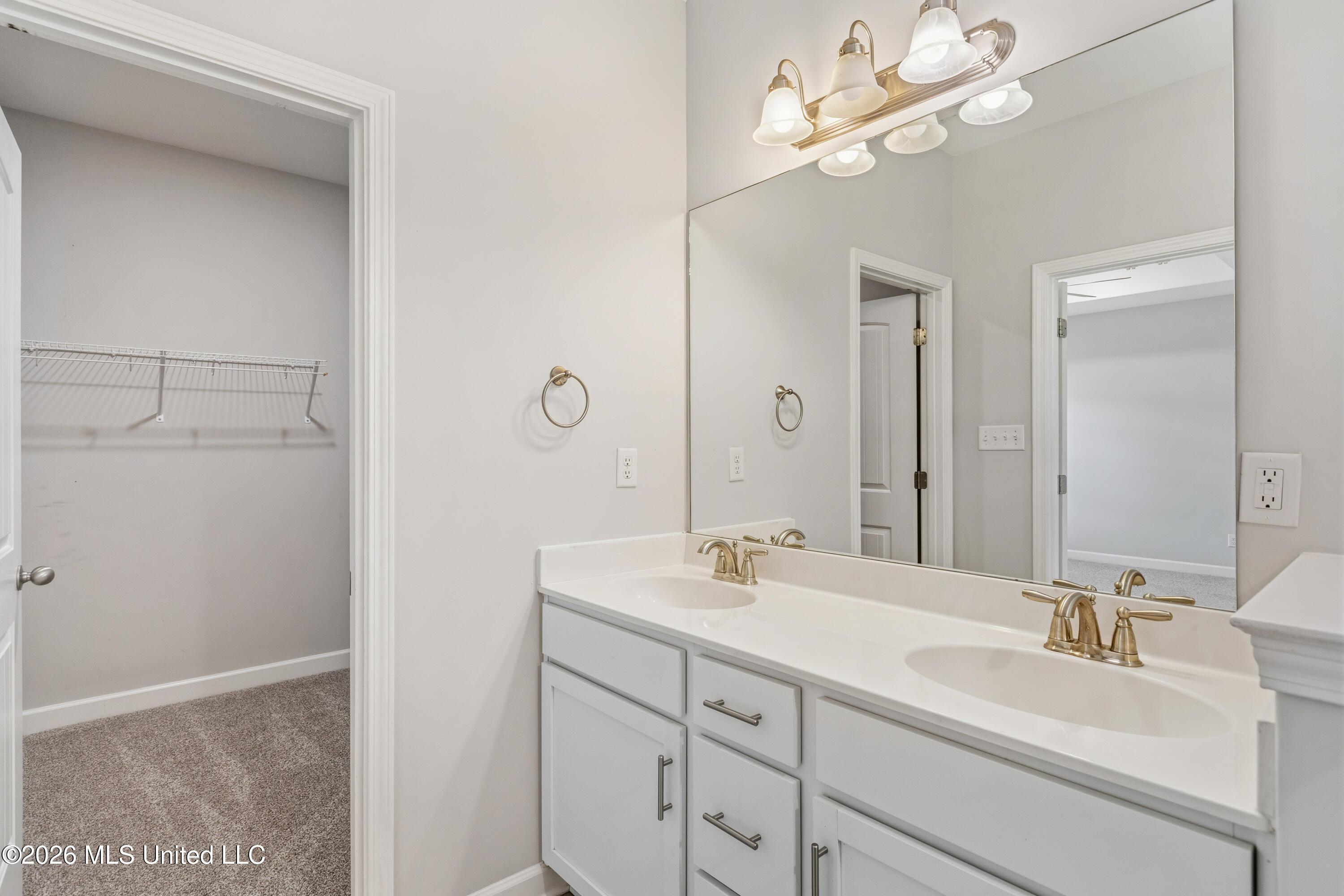 5766 Matthew Drive Property Photo 16