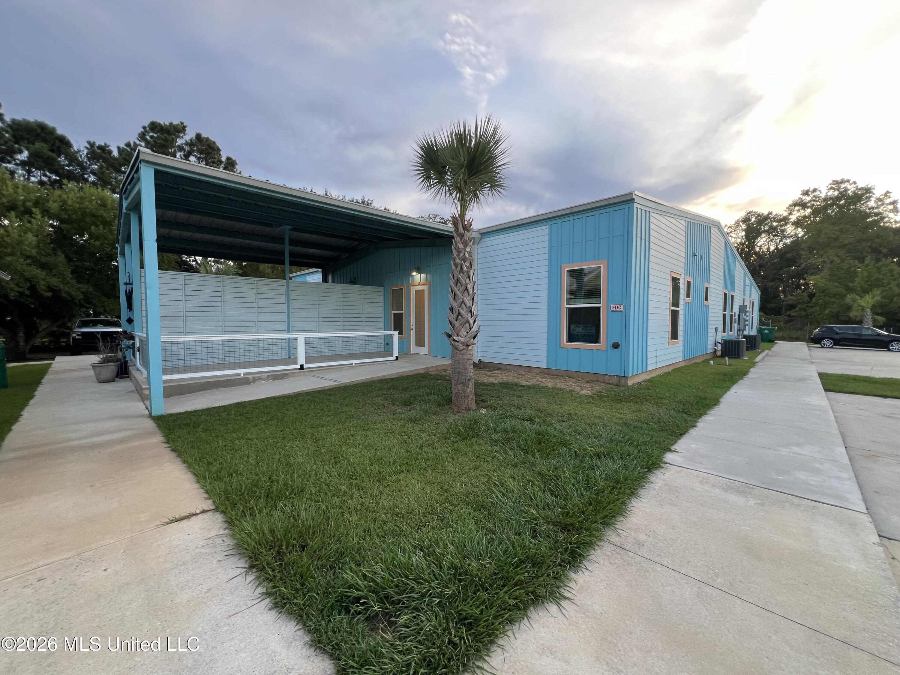 300 Seminary Drive Property Photo 1