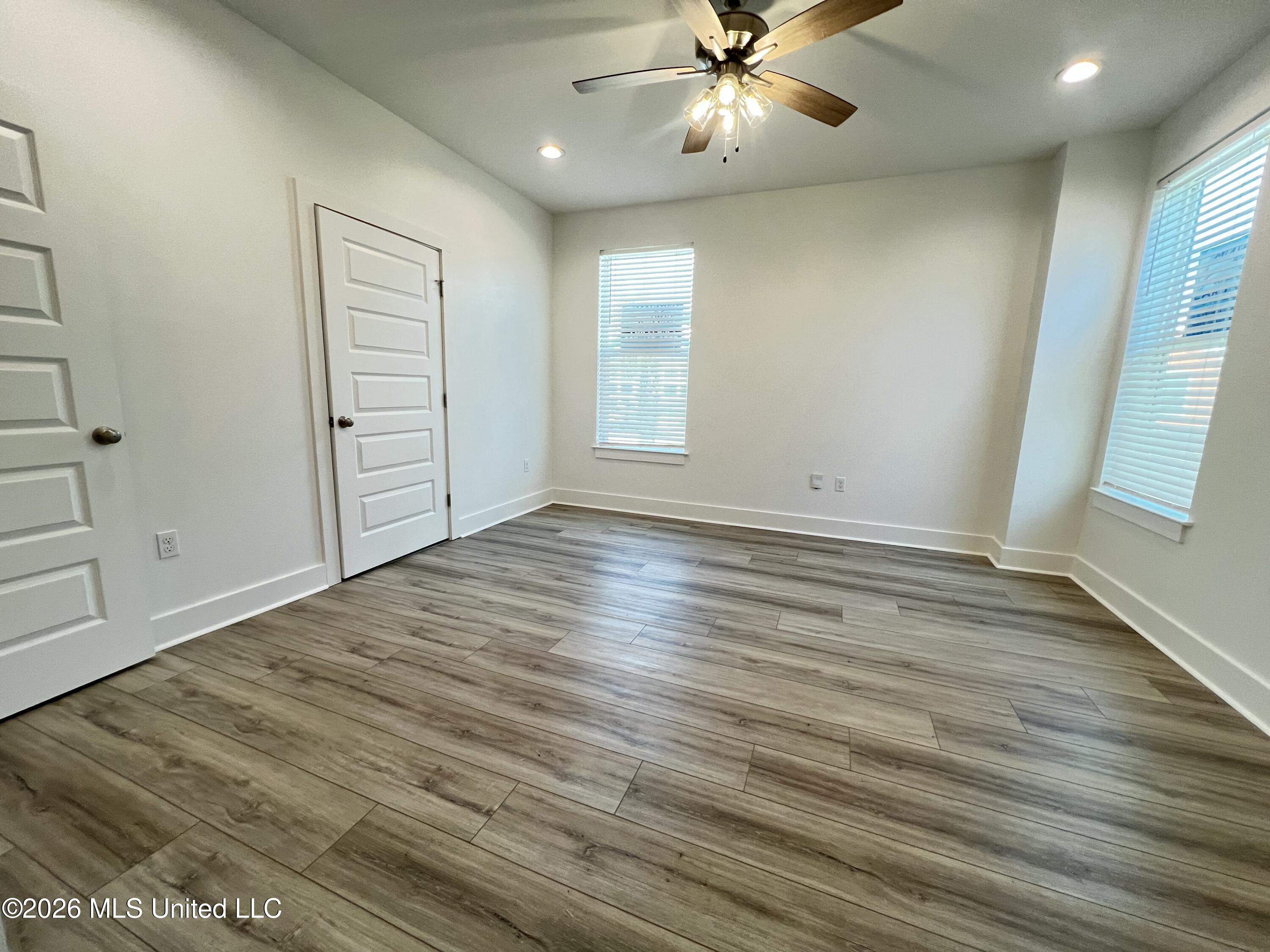 300 Seminary Drive Property Photo 6