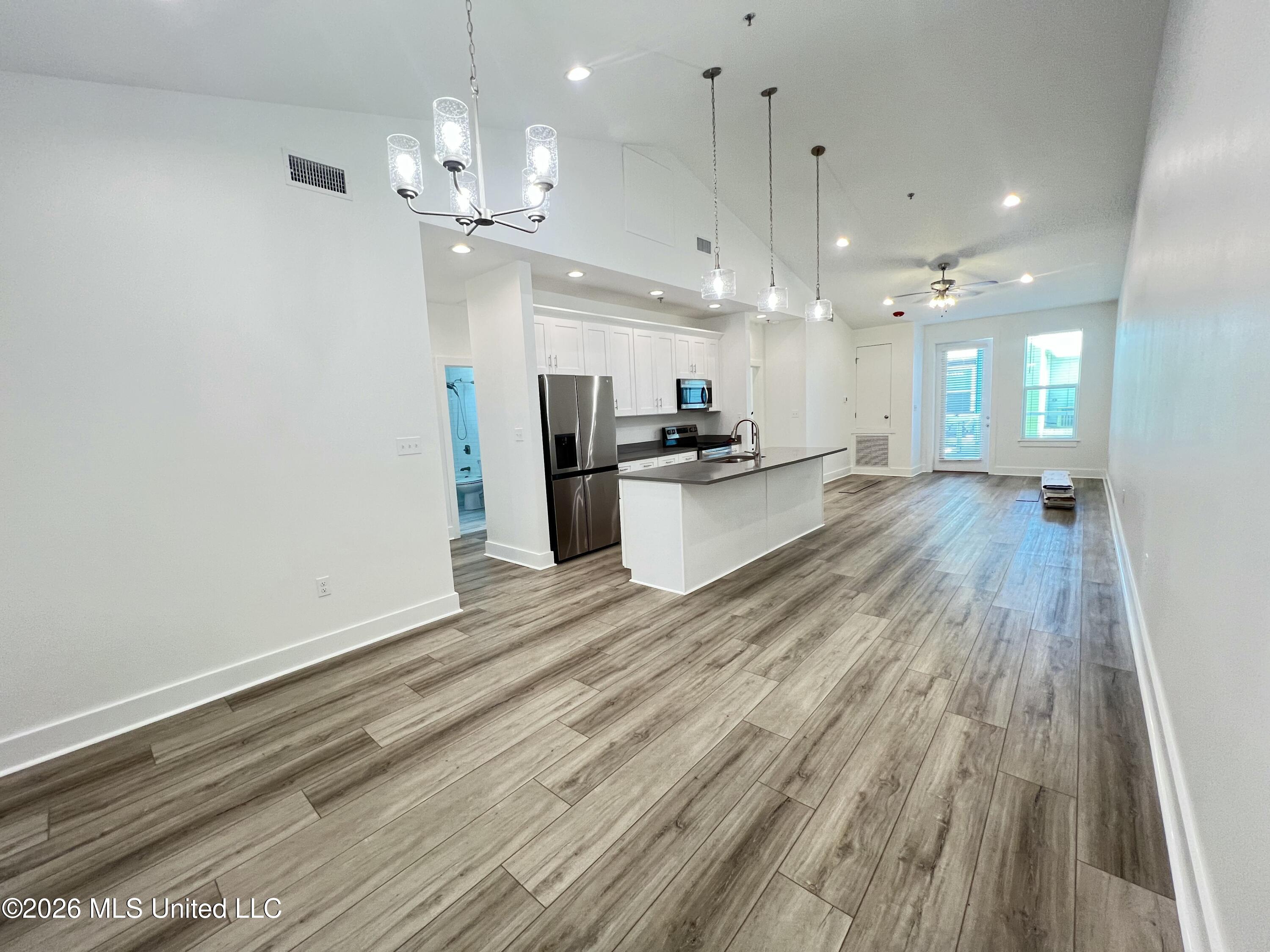 300 Seminary Drive Property Photo 15