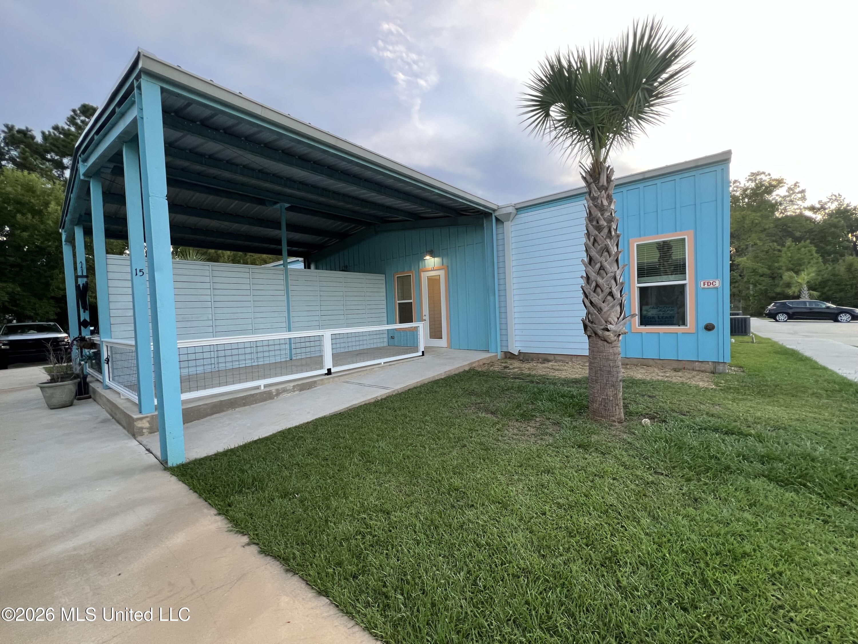 300 Seminary Drive Property Photo 17